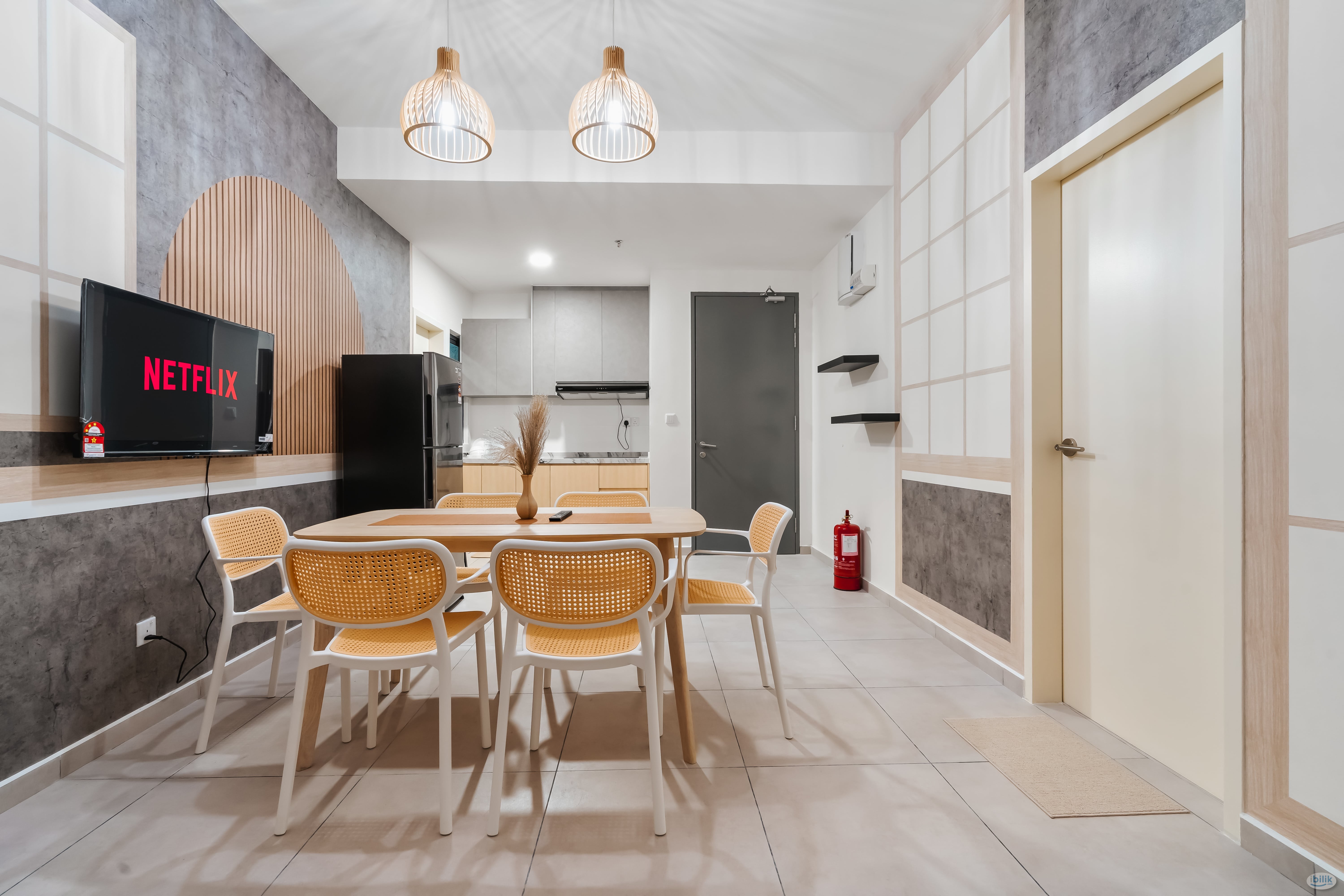 Middle Room at Meta Residences Putra Permai, Seri Kembangan - Image 3