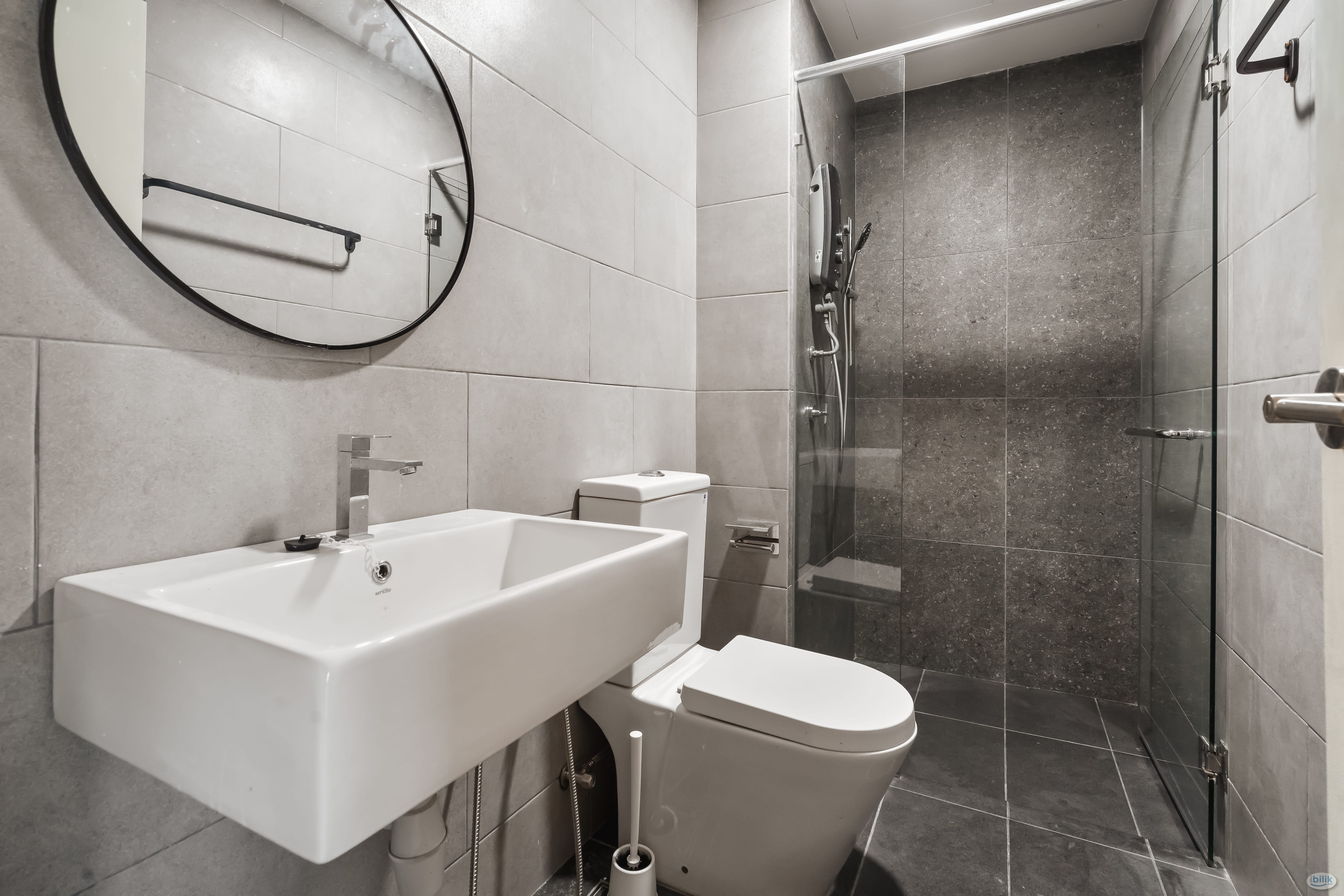 Middle Room at Meta Residences Putra Permai, Seri Kembangan - Image 5