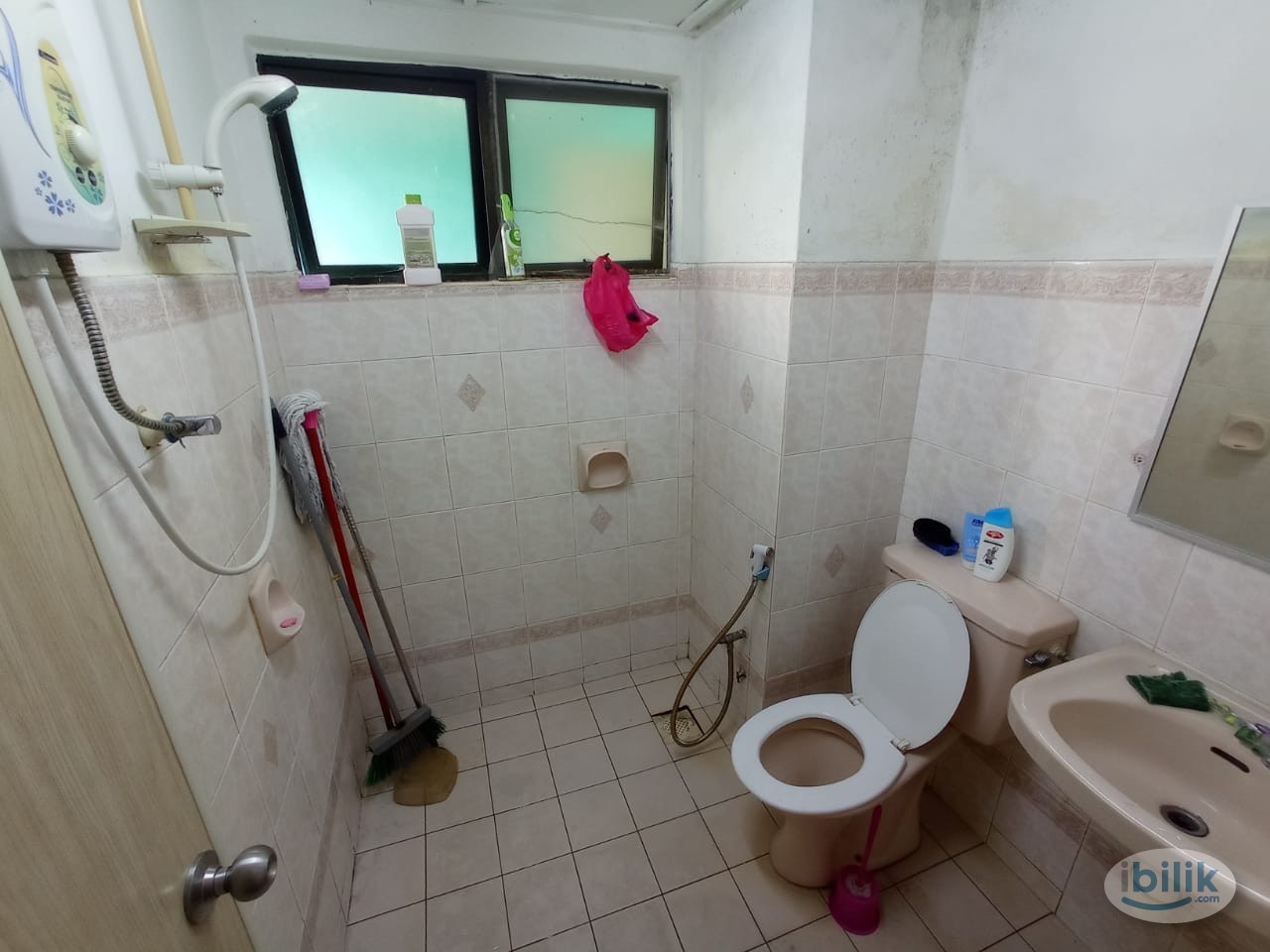 Vista Komanwel B & C Fully furnished Rooms [Free wifi utilities cleaning] - Image 5