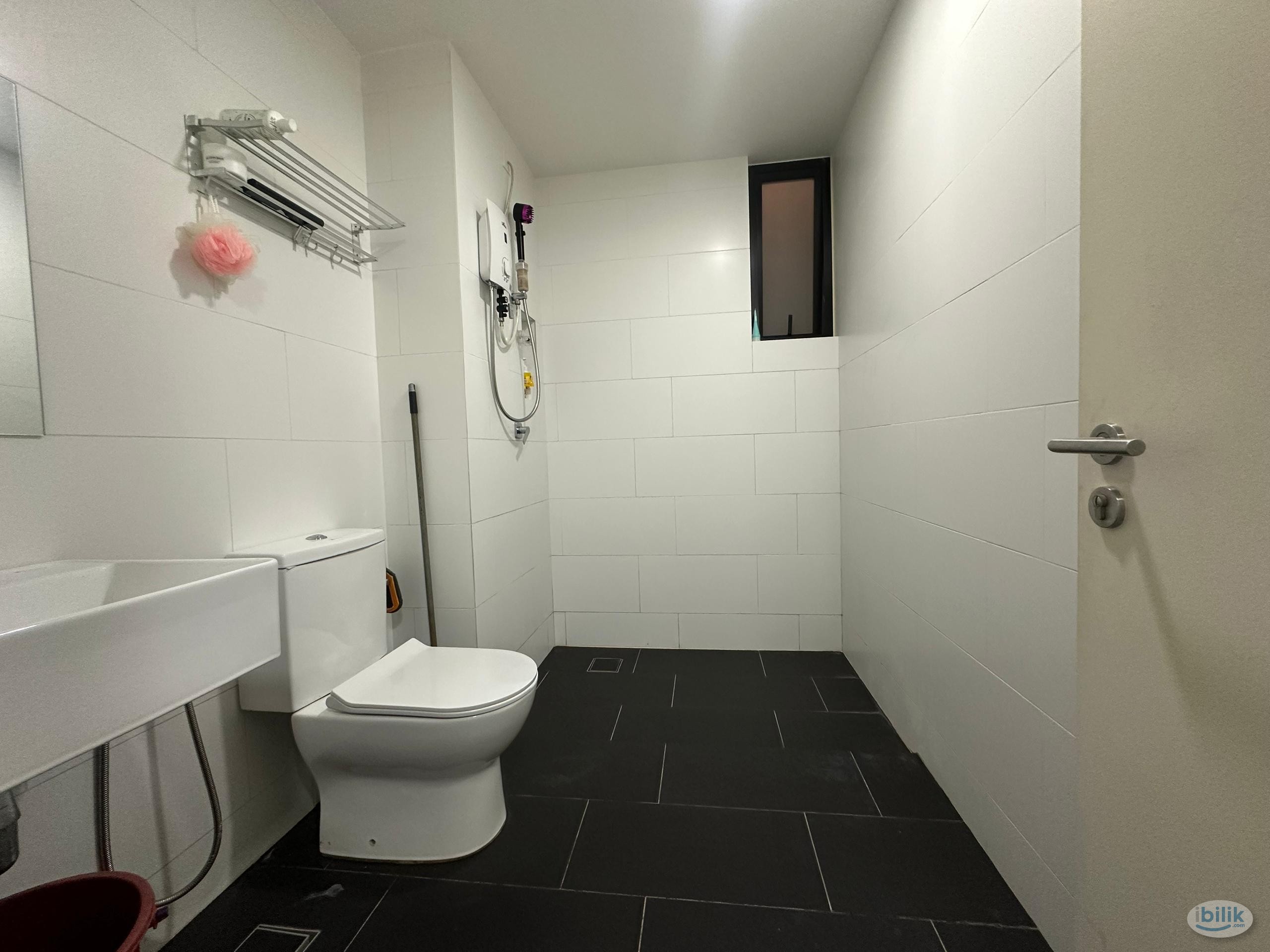 Middle Room at SQWhere, Sungai Buloh - Image 3