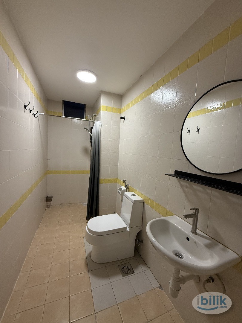 Middle Room at Cyberia SmartHomes, Cyberjaya - Image 3