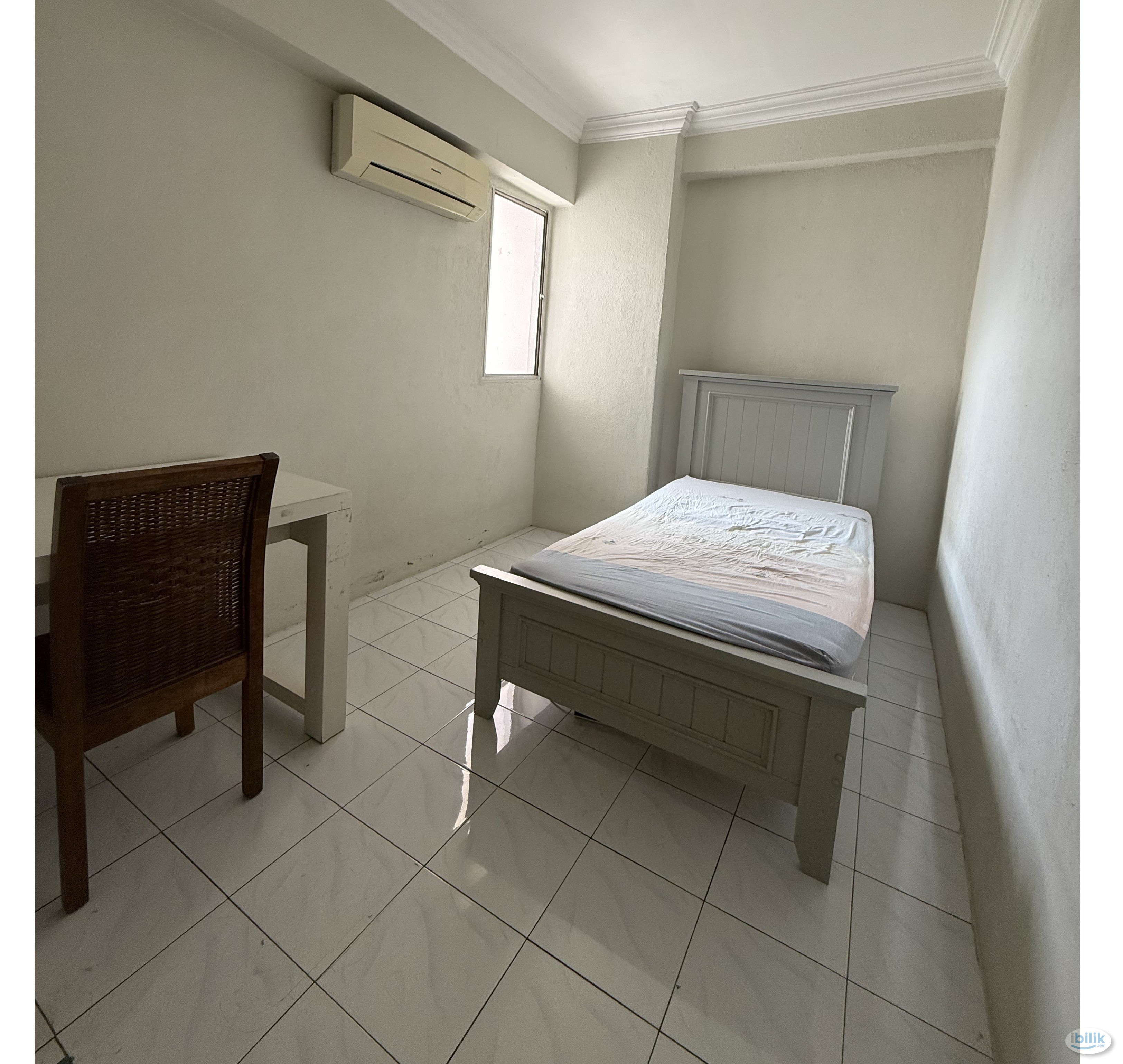 Middle Room at Widuri Apartment, Butterworth - Image 3