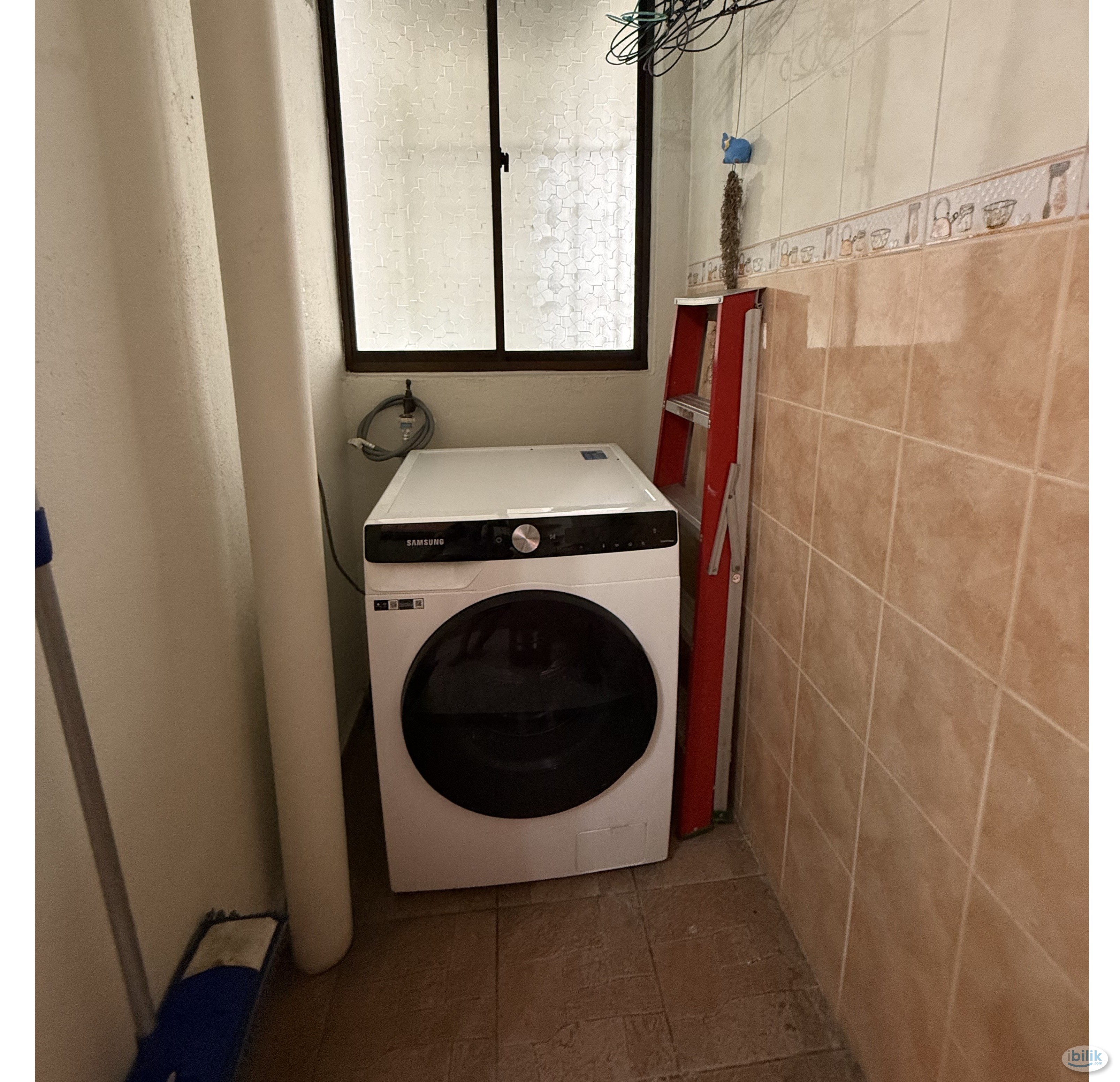 Middle Room at Widuri Apartment, Butterworth - Image 4