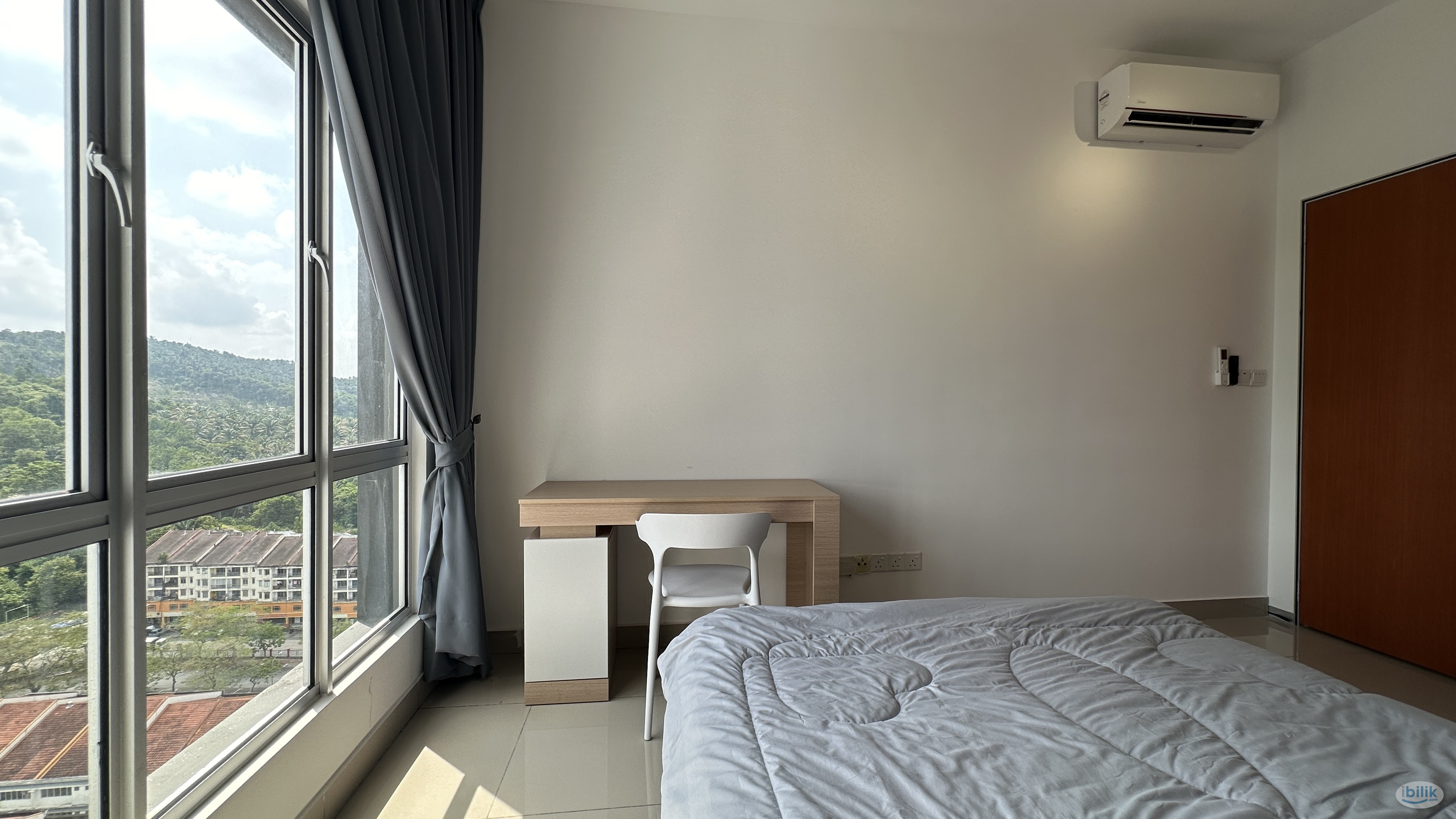 Middle Room at Sepang, Selangor - Image 1