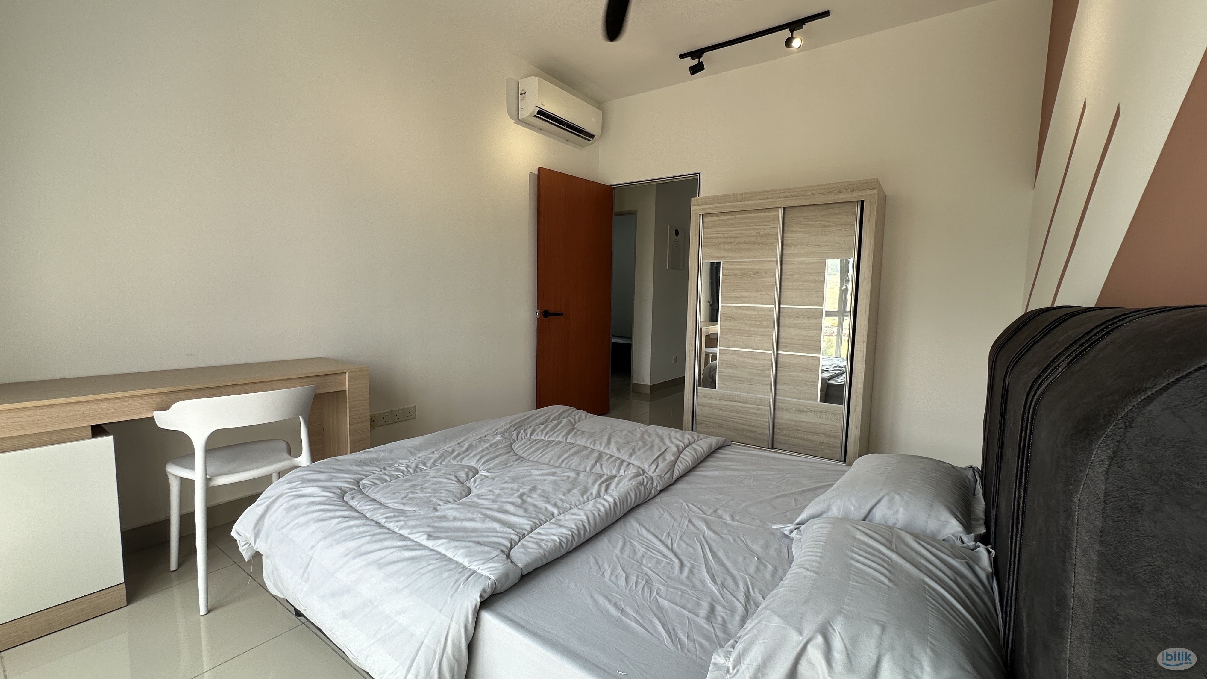 Middle Room at Sepang, Selangor - Image 2