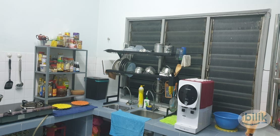 Middle Room at Pandan Indah, Pandan - Image 3