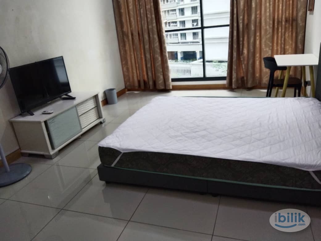 Middle Deluxe Room at KL Gateway, Bangsar South - Image 1