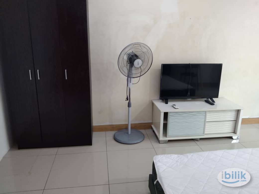 Middle Deluxe Room at KL Gateway, Bangsar South - Image 3