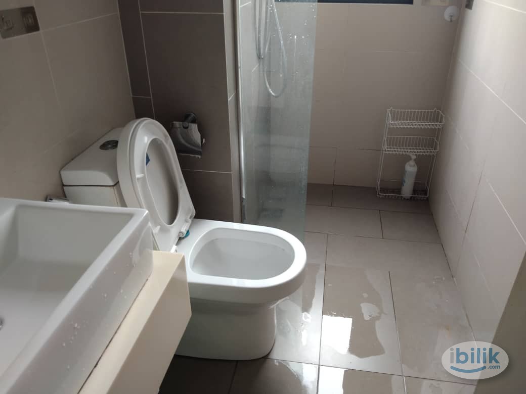 Middle Deluxe Room at KL Gateway, Bangsar South - Image 5