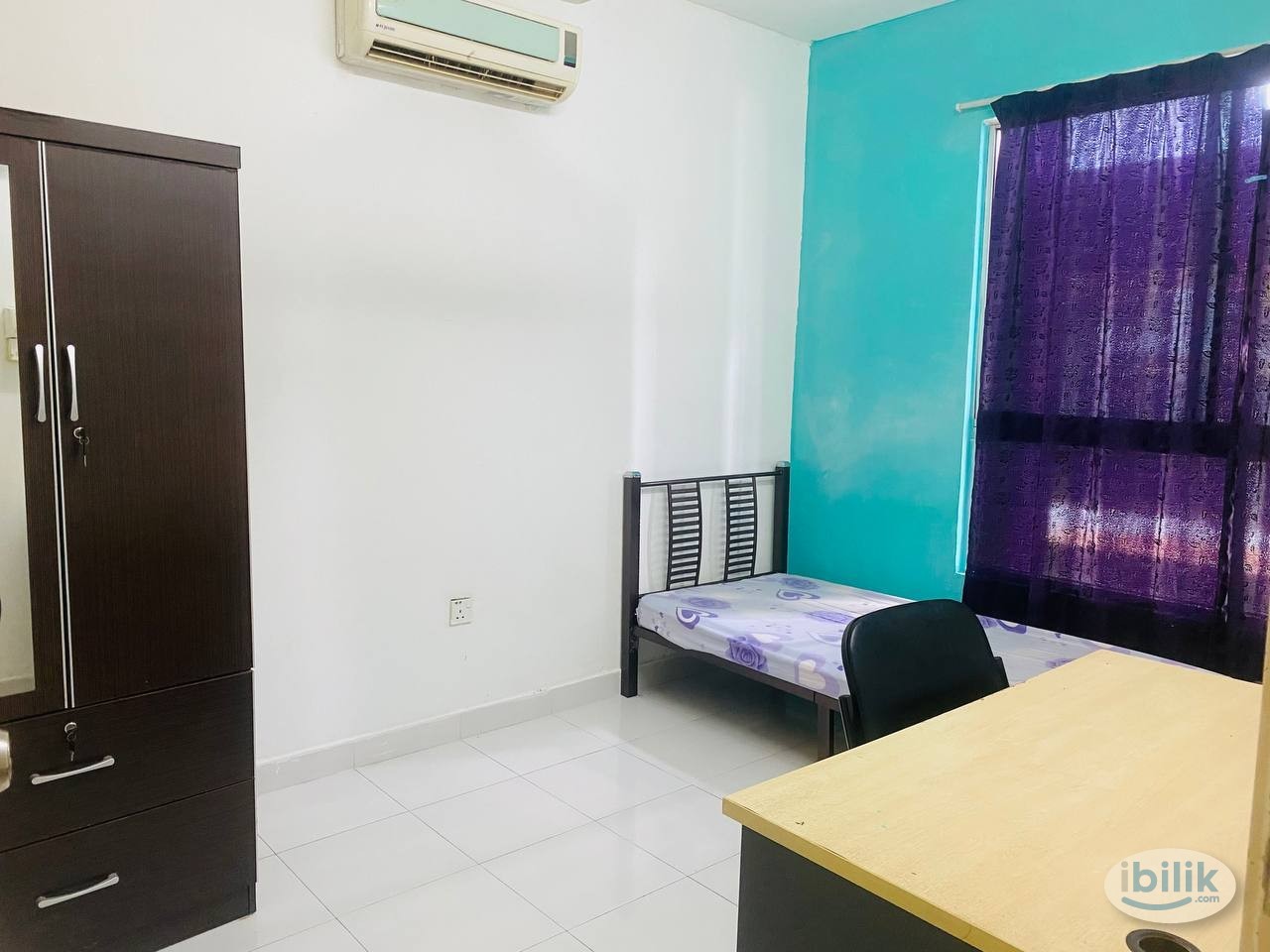 Middle Room at Cyberia Crescent 1, Cyberjaya - Image 1