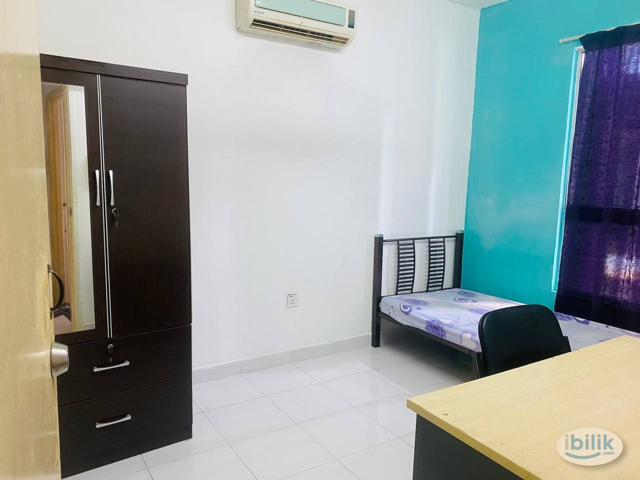Middle Room at Cyberia Crescent 1, Cyberjaya - Image 3