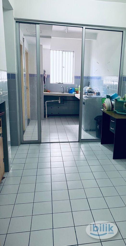 Middle Room at Cyberia Crescent 1, Cyberjaya - Image 5