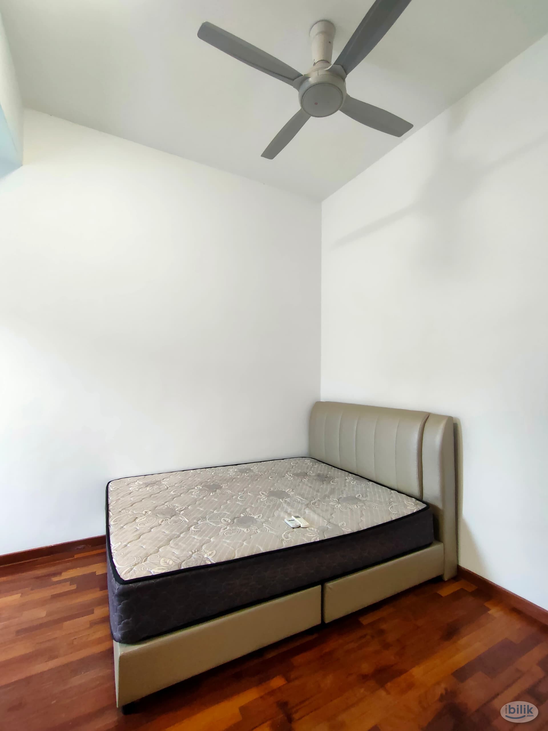 Single Room with Private Batt - Image 2