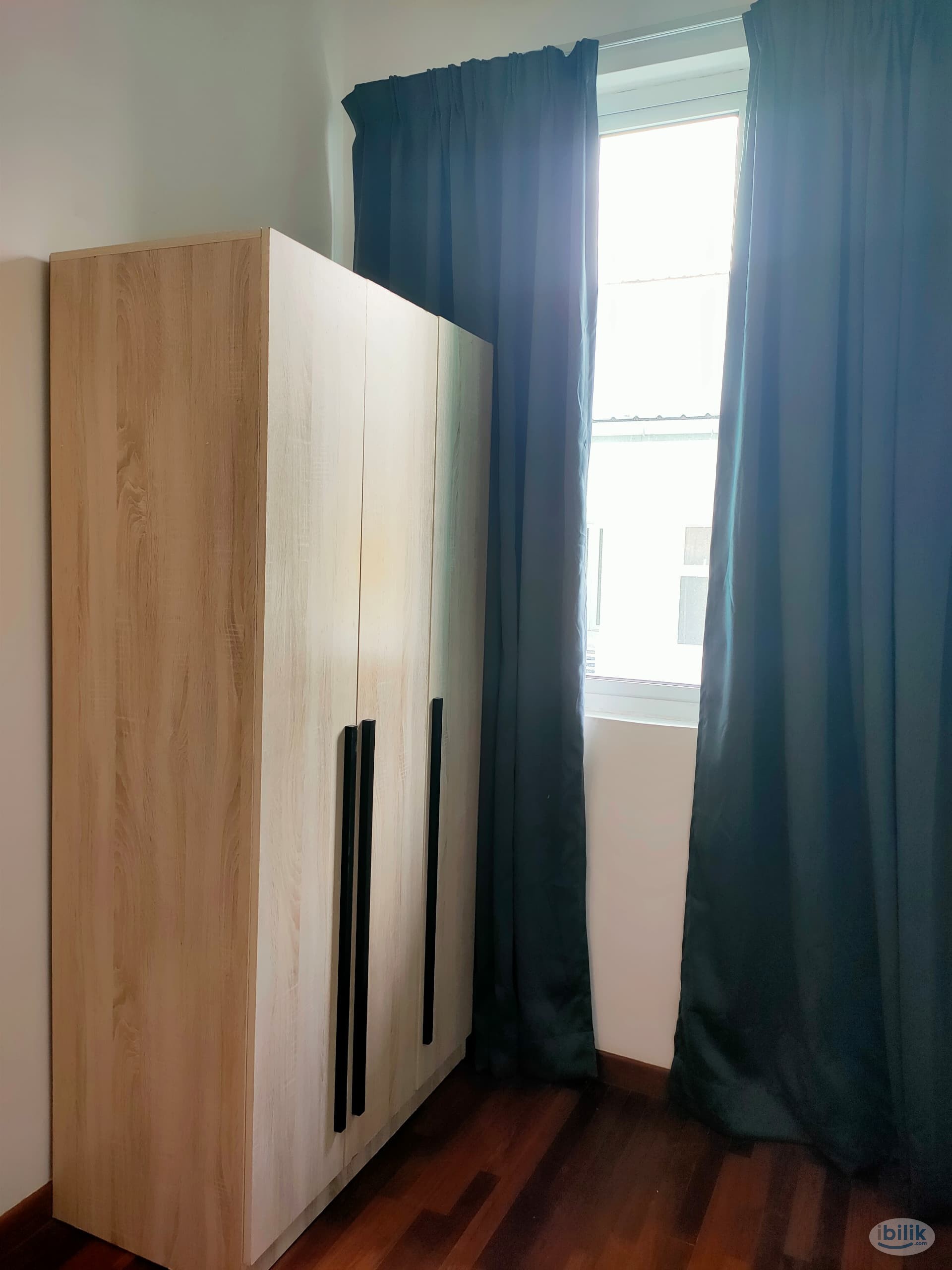 Single Room with Private Batt - Image 3
