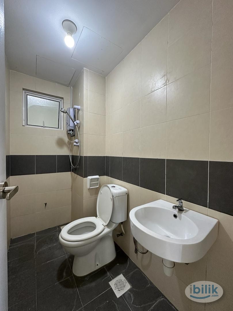 1 min Walk To LRT Station [2 Station to TRX]Cheras Middle Room at Seri Puteri, Bandar Sri Permaisuri - Image 4