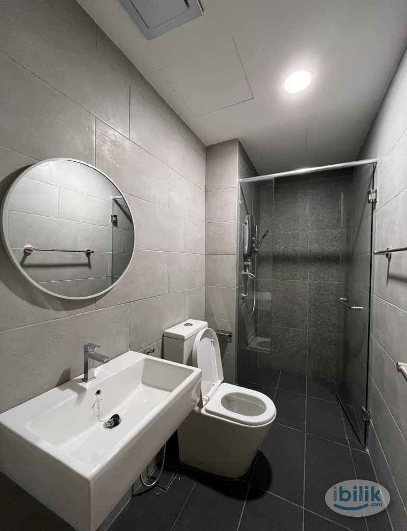 Middle Room at Meta Residences Putra Permai, Seri Kembangan - Image 5