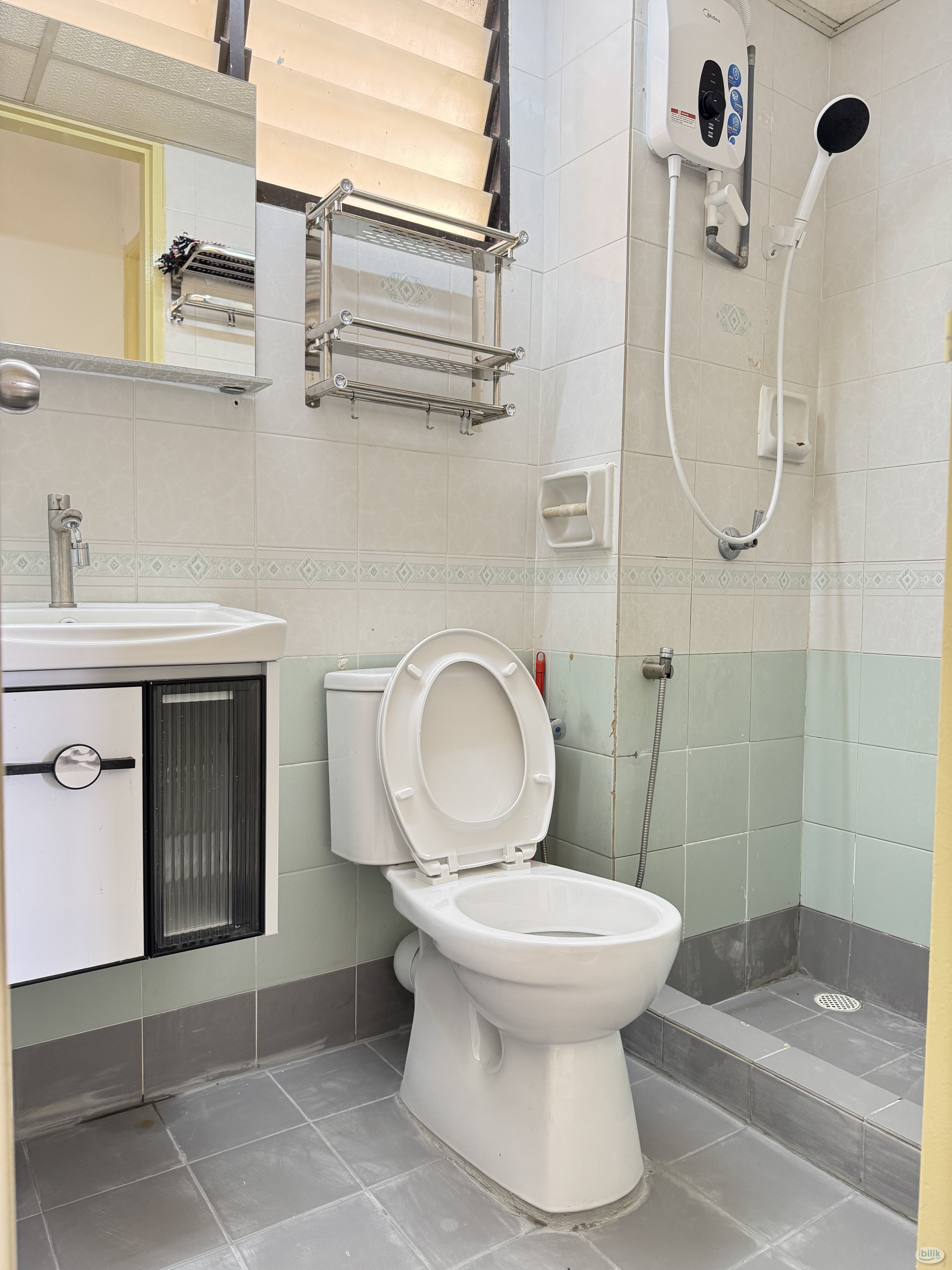 🔥BRAND NEW FEMALE UNIT🔥 Room With Spacious Balcony - Image 4