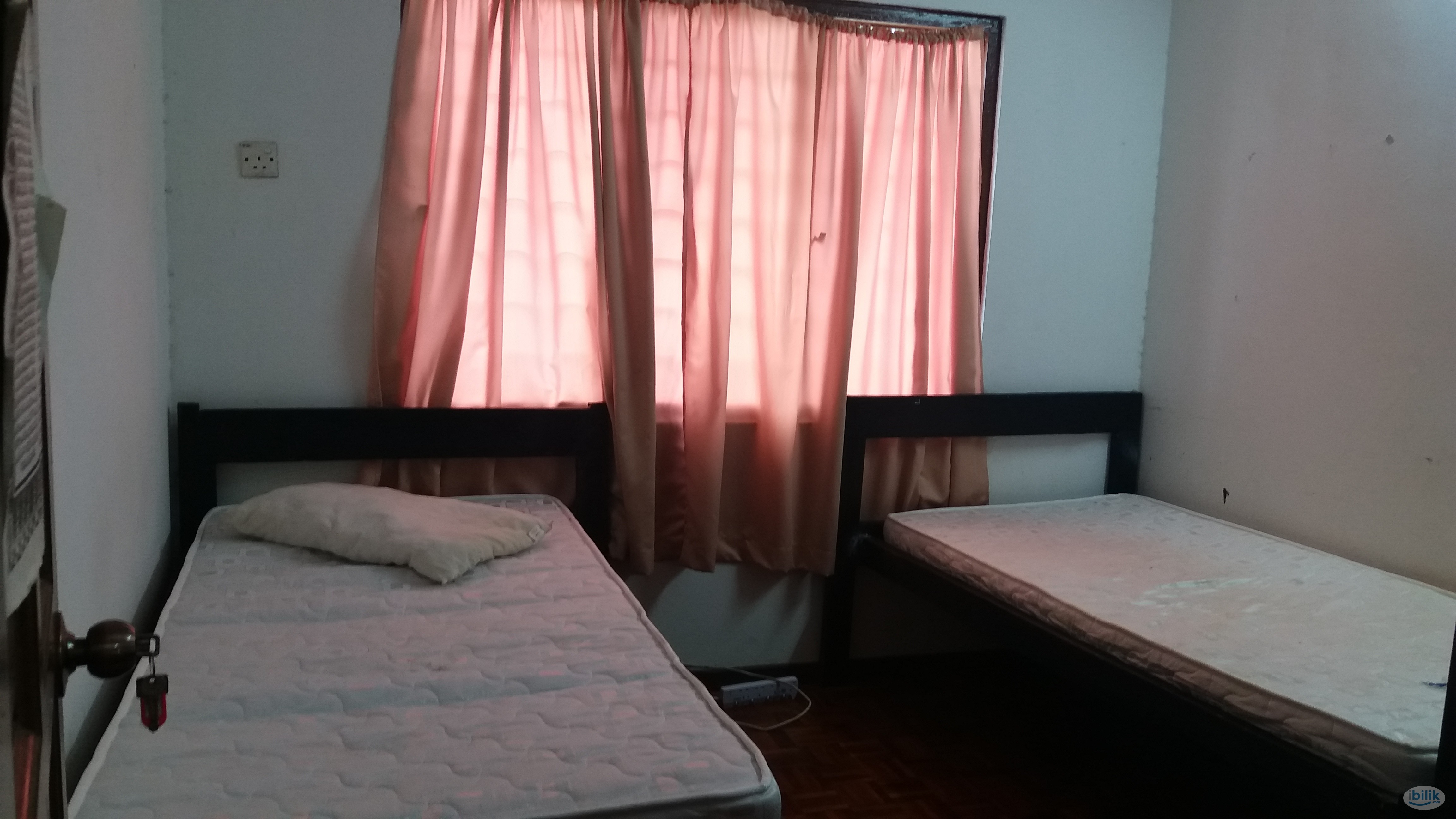 Bilik Sewa Wanita Melayu, Medium Sharing Room Di Flat Blok D16 Seksyen 2, Wangsa Maju KL. - Image 1