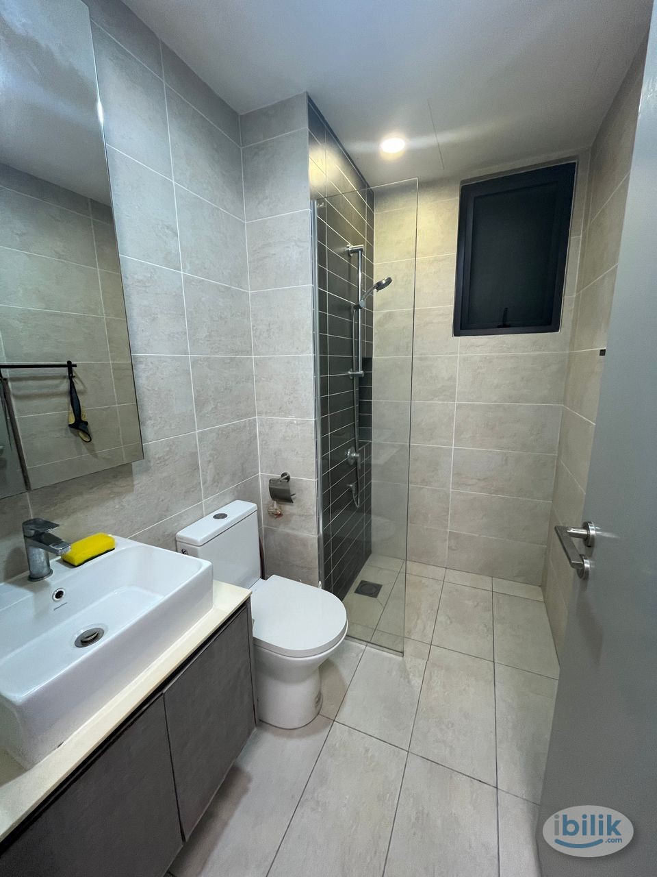 Middle Room at Millerz Square, No Partition Mix - Image 3