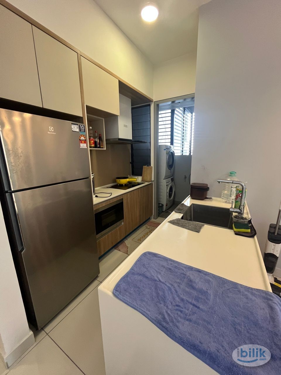 Middle Room at Millerz Square, No Partition Mix - Image 4