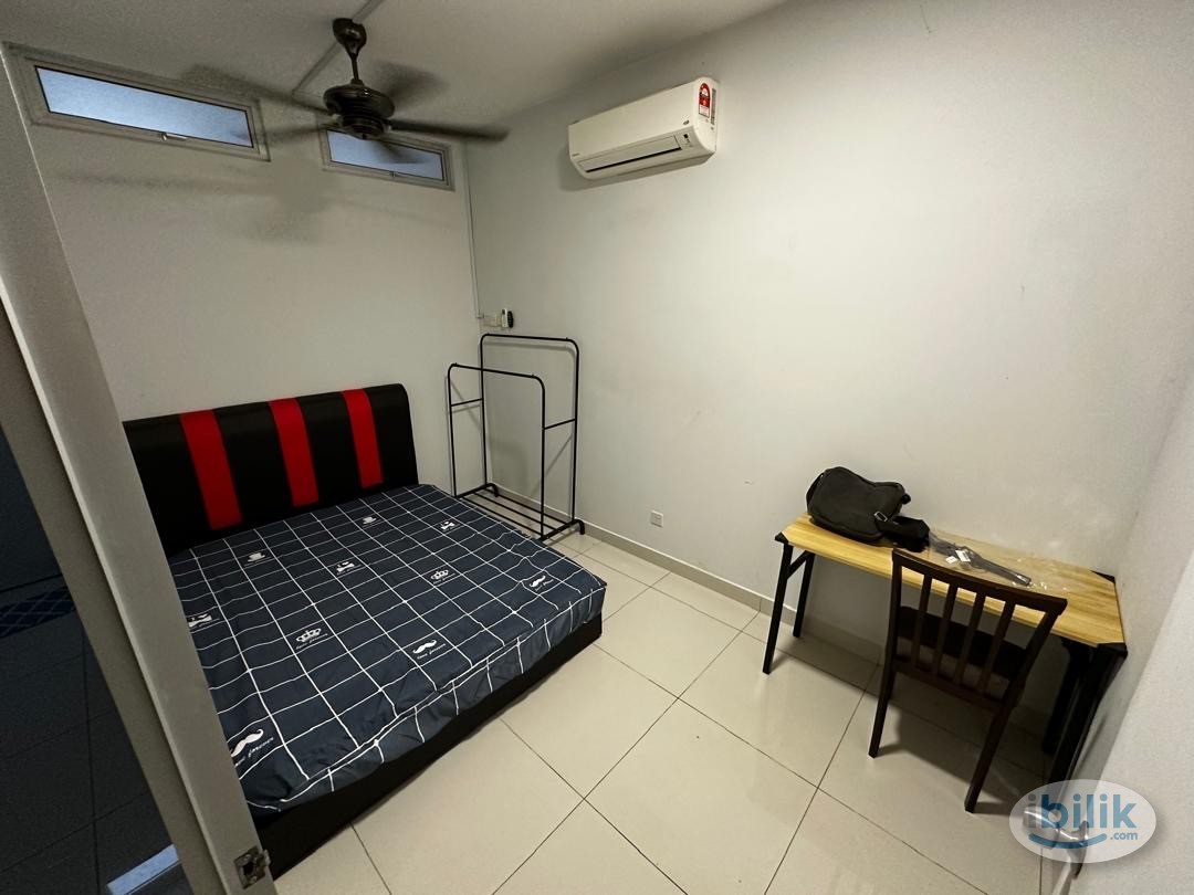 Master Room at Bandar Putra Permai, Seri Kembangan - Image 4