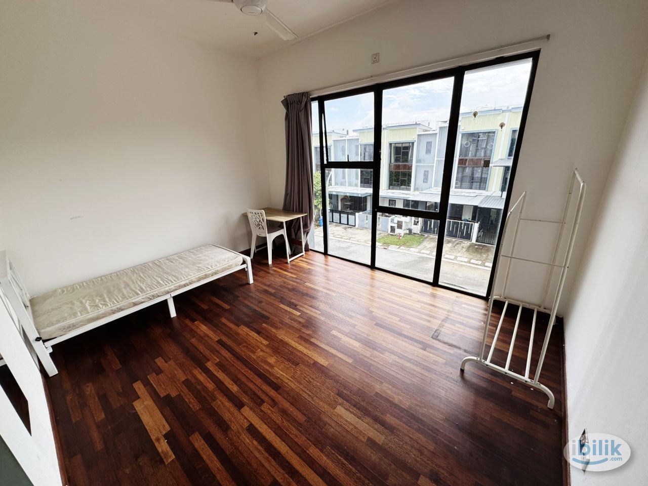 🏡 DIRECT OWNER!! Stylish Room in Gated Setia Alam – Near Mall & Transit! - Image 2