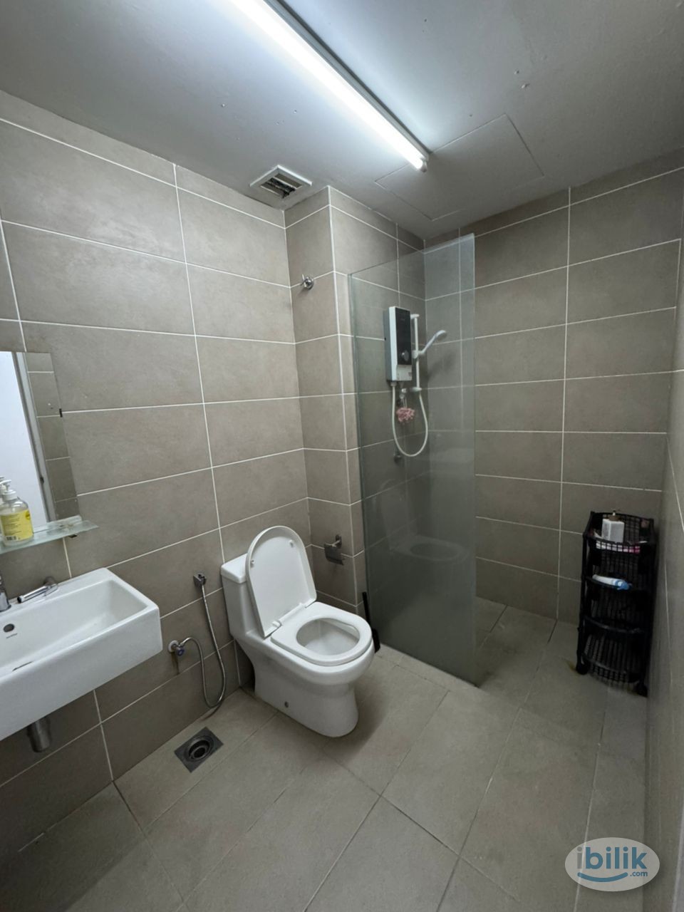 Middle Room at D'Sara Sentral, Sungai Buloh```` - Image 2