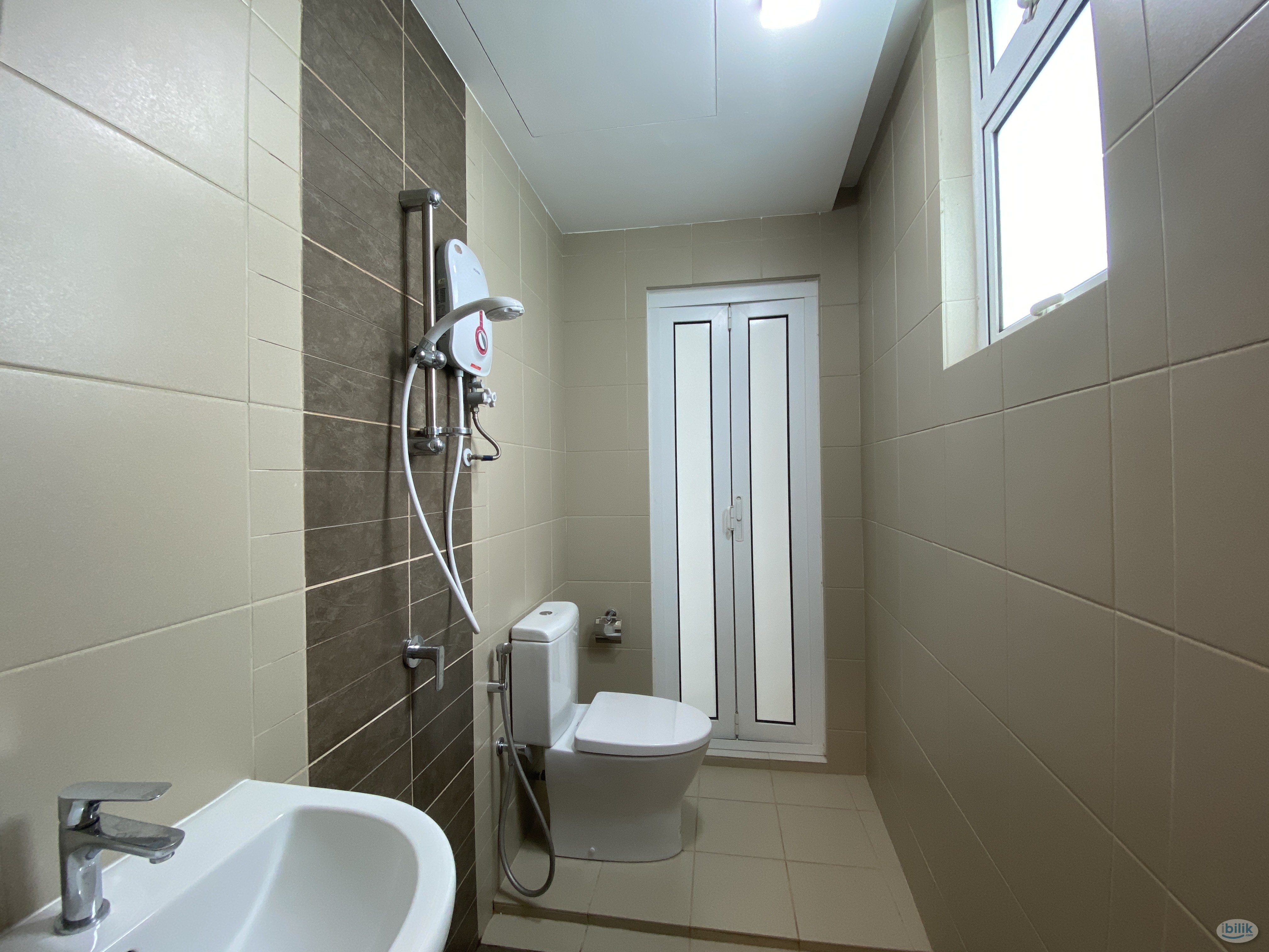 Middle Room at Putrajaya, Selangor - Image 5