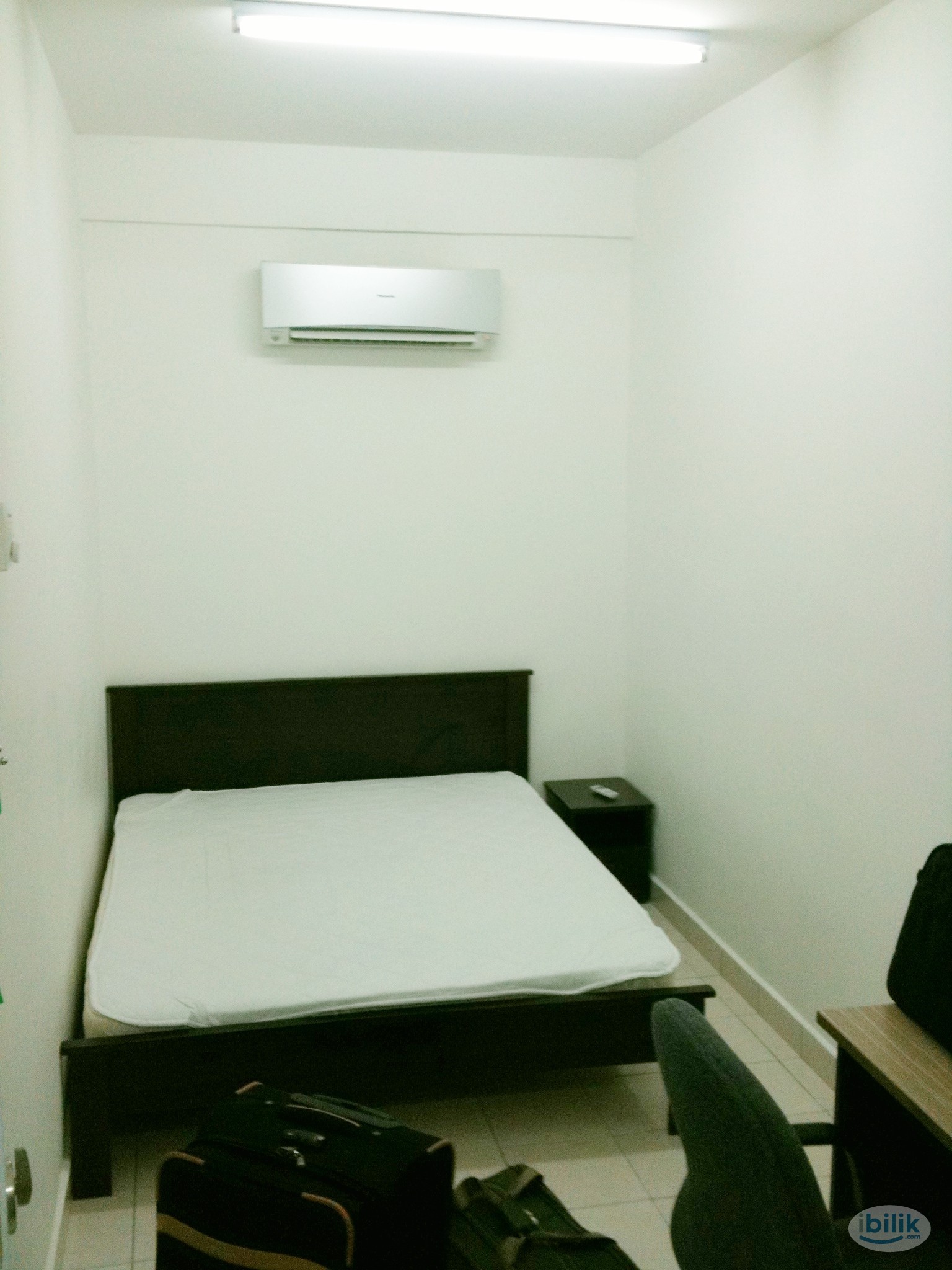 Medium Middle Room Queen Bed - Image 2