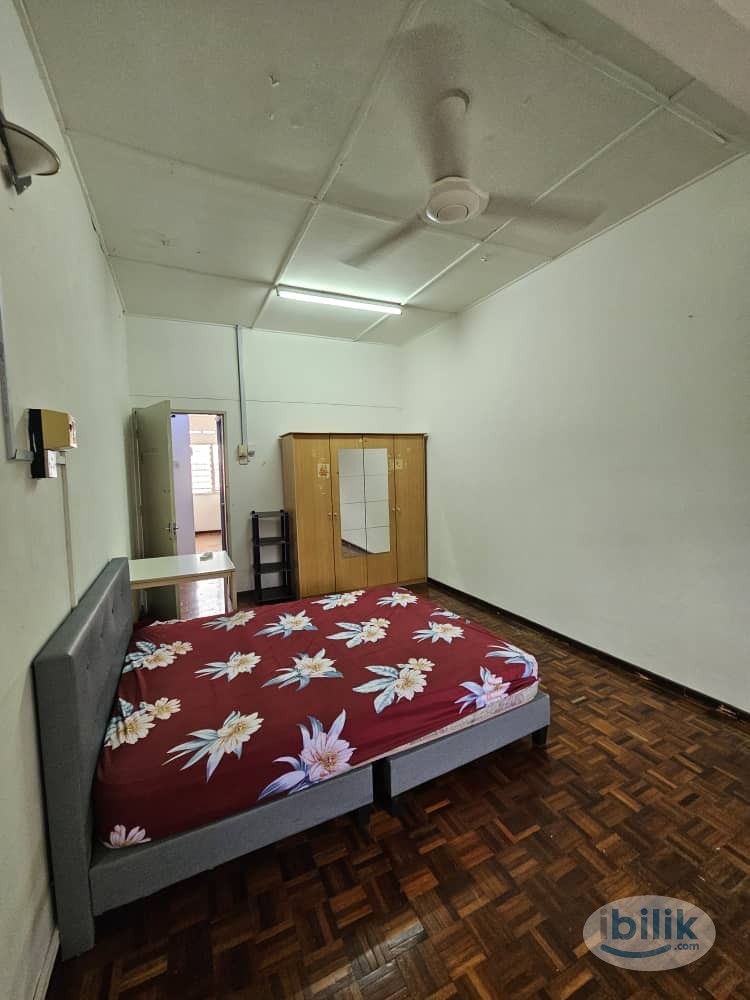 🏡🌈Middle Room at Taman Paramount, Petaling Jaya (150m Walk To Paramount LRT) - Image 1