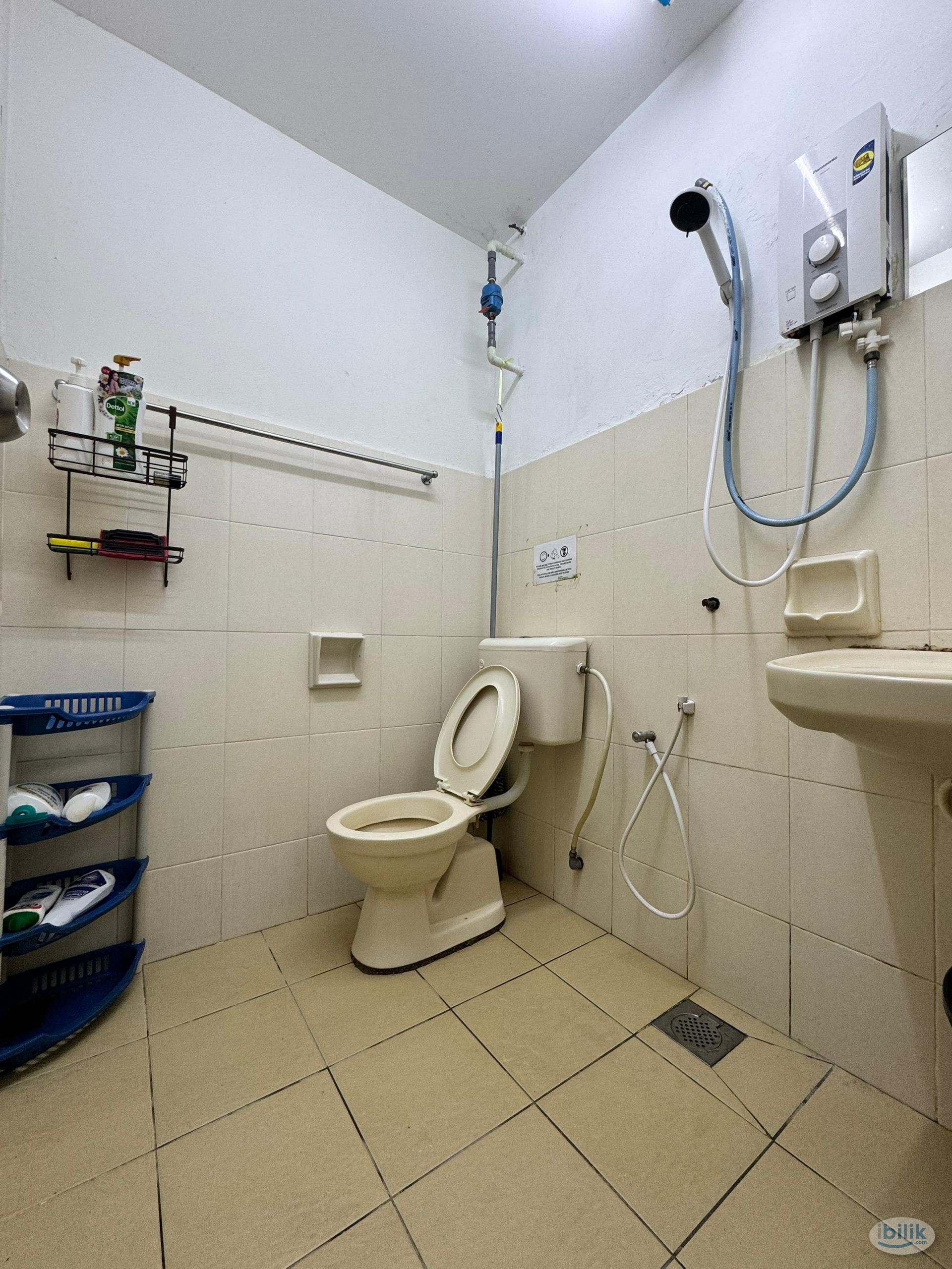 Middle Room at SS2, Petaling Jaya (150m Walk To Tmn Bahagia LRT) - Image 3