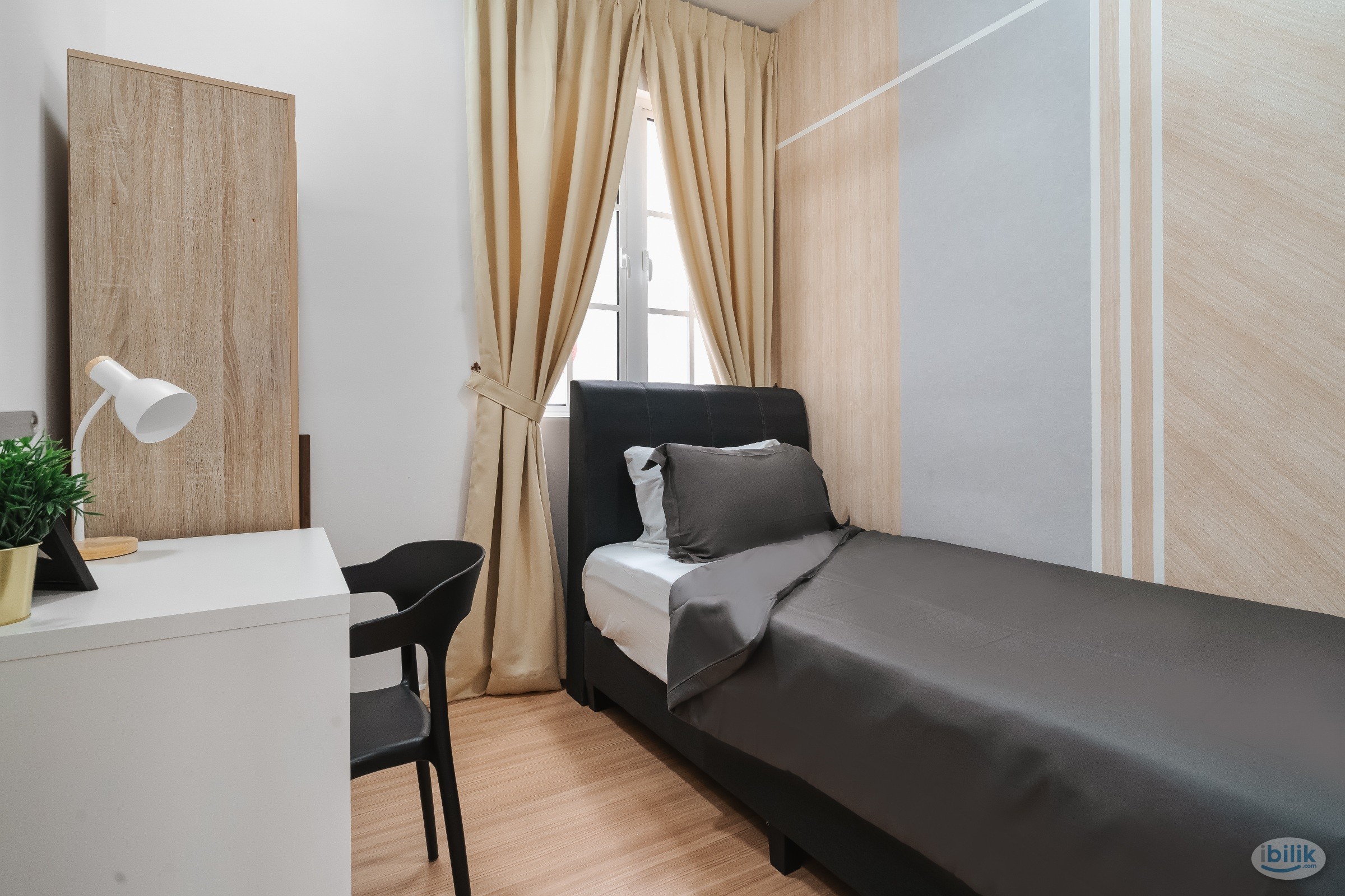 Cozy Middle Room at Tuan Legacy, near Jalan Kuching. - Image 3