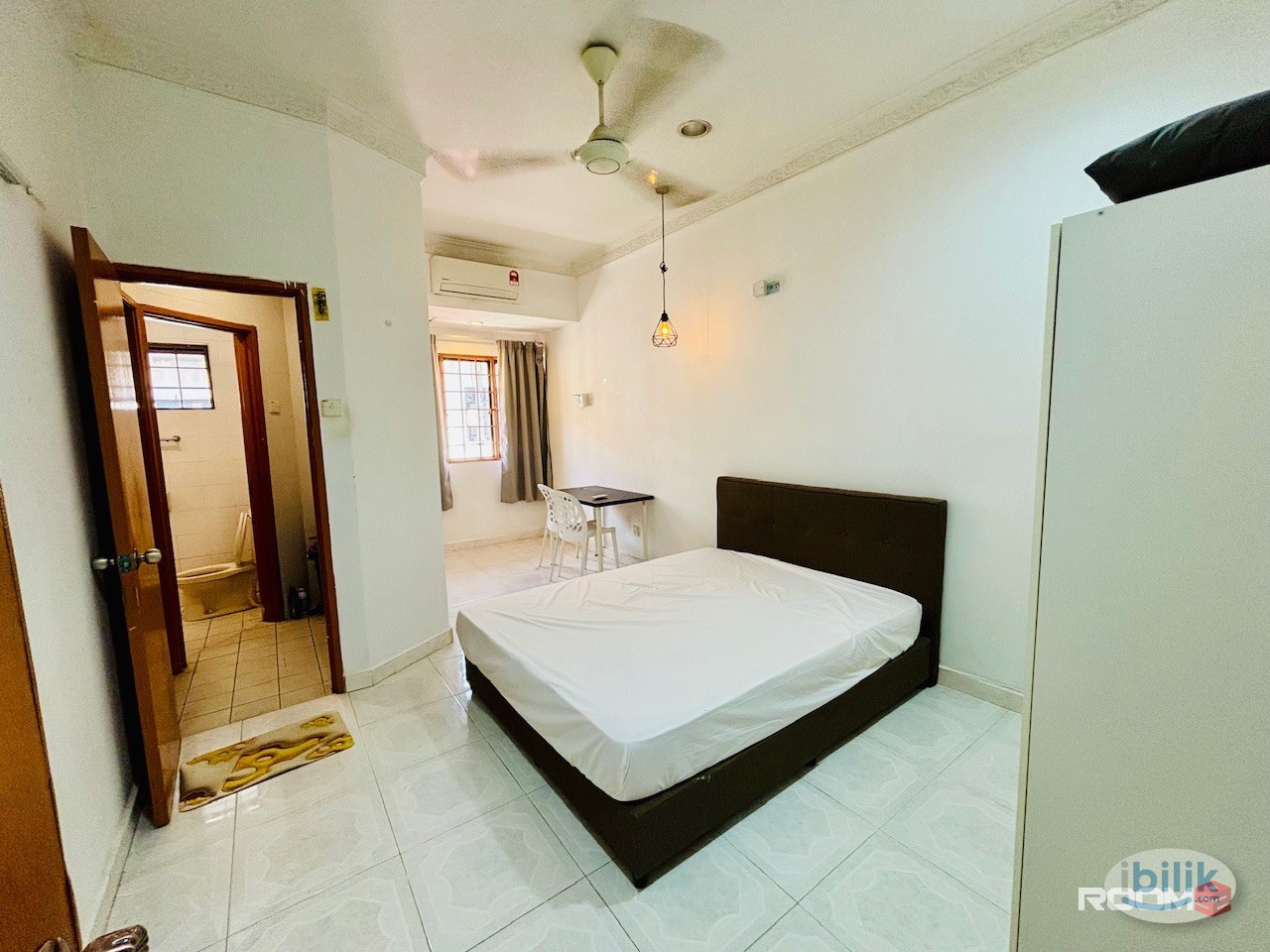 Master Room walking distance to One Utama Landed House Immediate Move in - Image 1