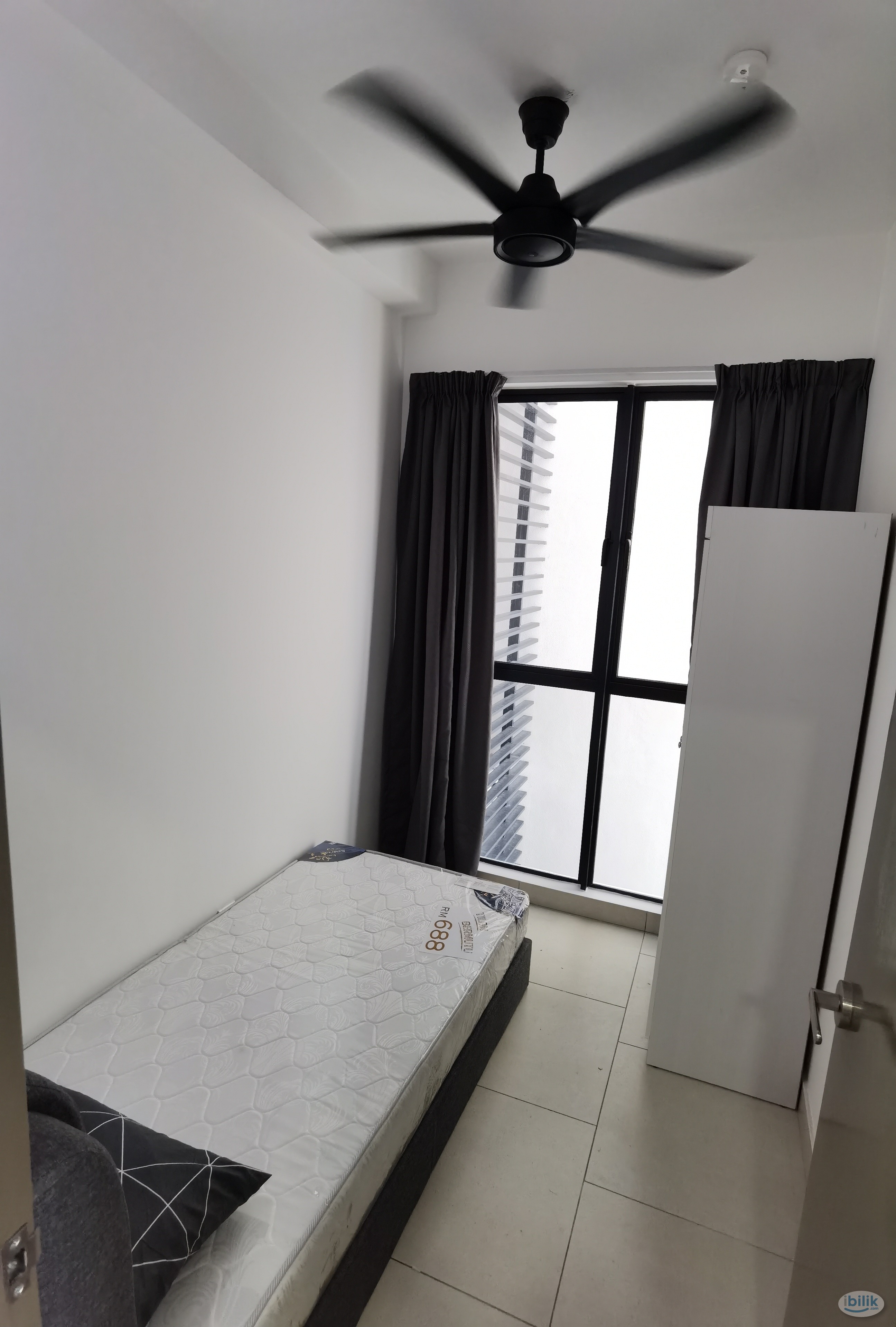 Single Room at Astetica Residences, Seri Kembangan Near KTM The Mines - Image 1