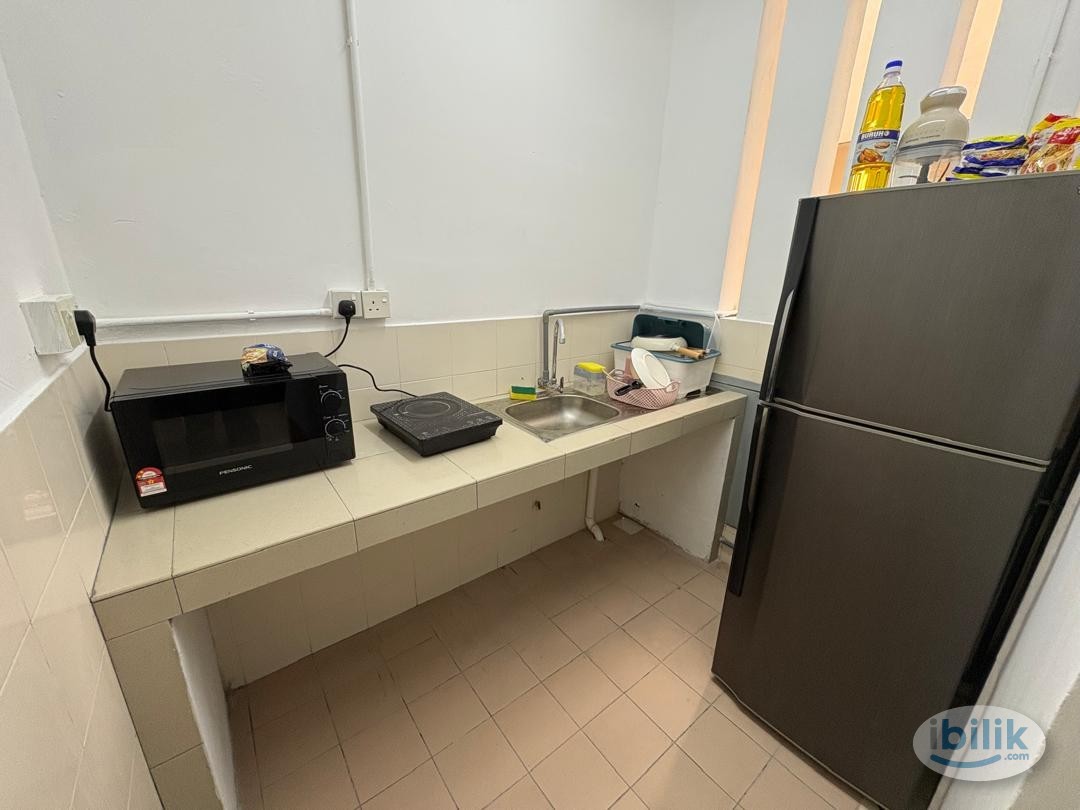 [Female Only] Middle Room with Aircond at Cyberia SmartHomes, Cyberjaya - Image 3