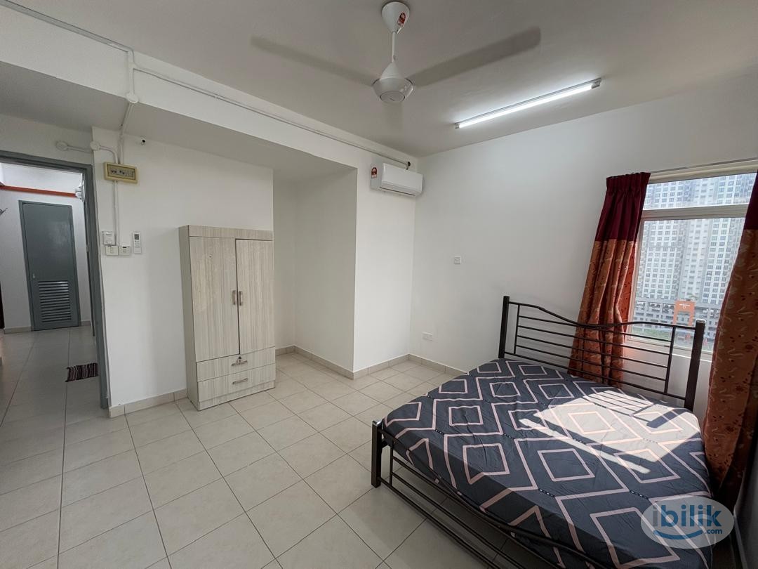 [Female Only] Middle Room with Aircond at Cyberia SmartHomes, Cyberjaya - Image 1