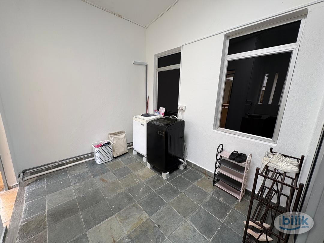 [Female Only] Middle Room with Aircond at Cyberia SmartHomes, Cyberjaya - Image 5