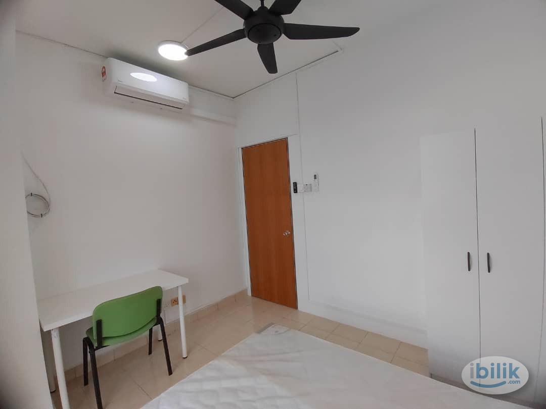 Seri Atria Queen Bedroom wif window & AC @ Subang Bestari near to HELP Subang 2, easy access to Subang Airport, Kota Dam - Image 1