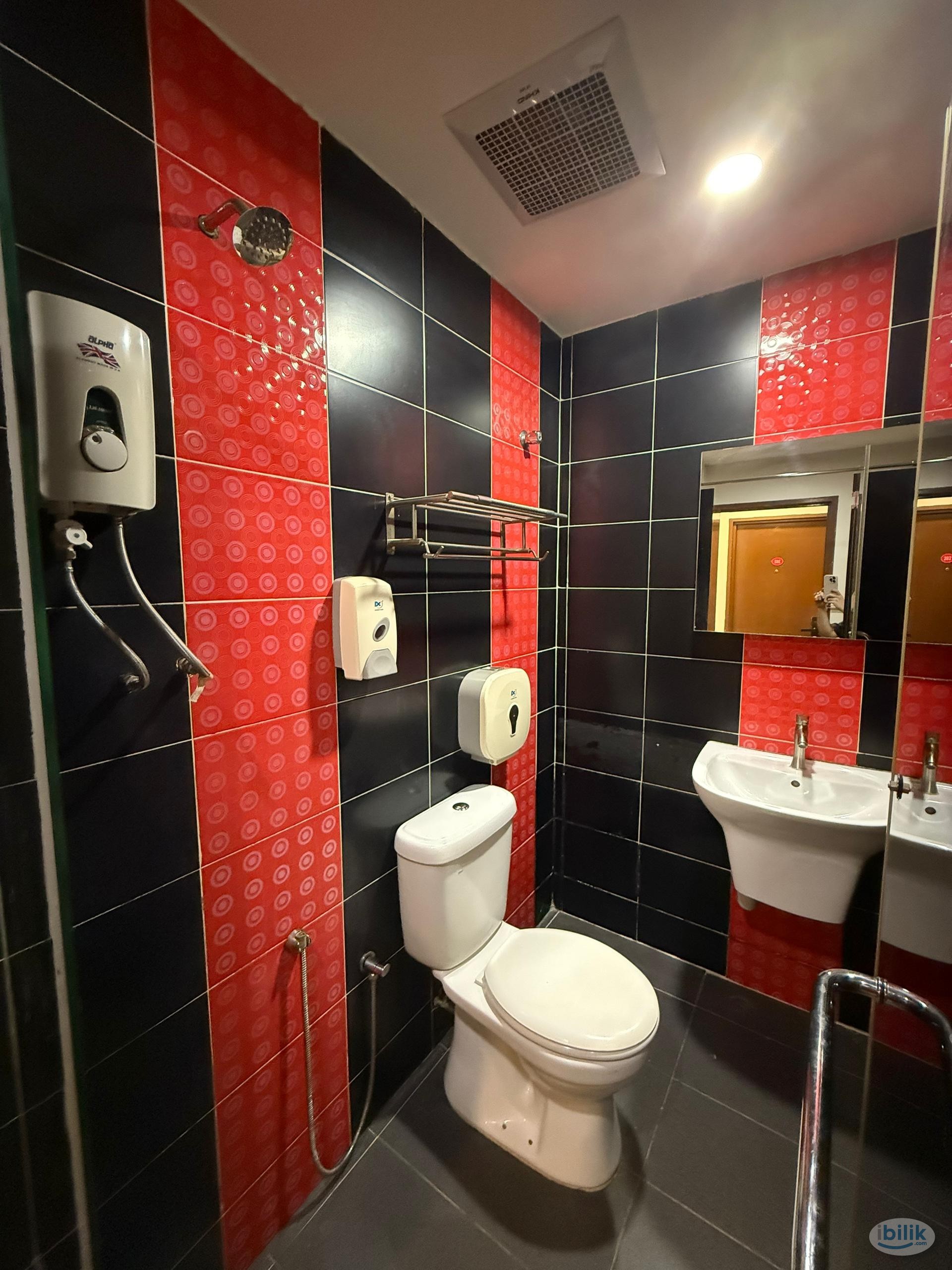 Private room+bathroom🚶‍♂️Walking distance to LRT Kelana Jaya - Image 3