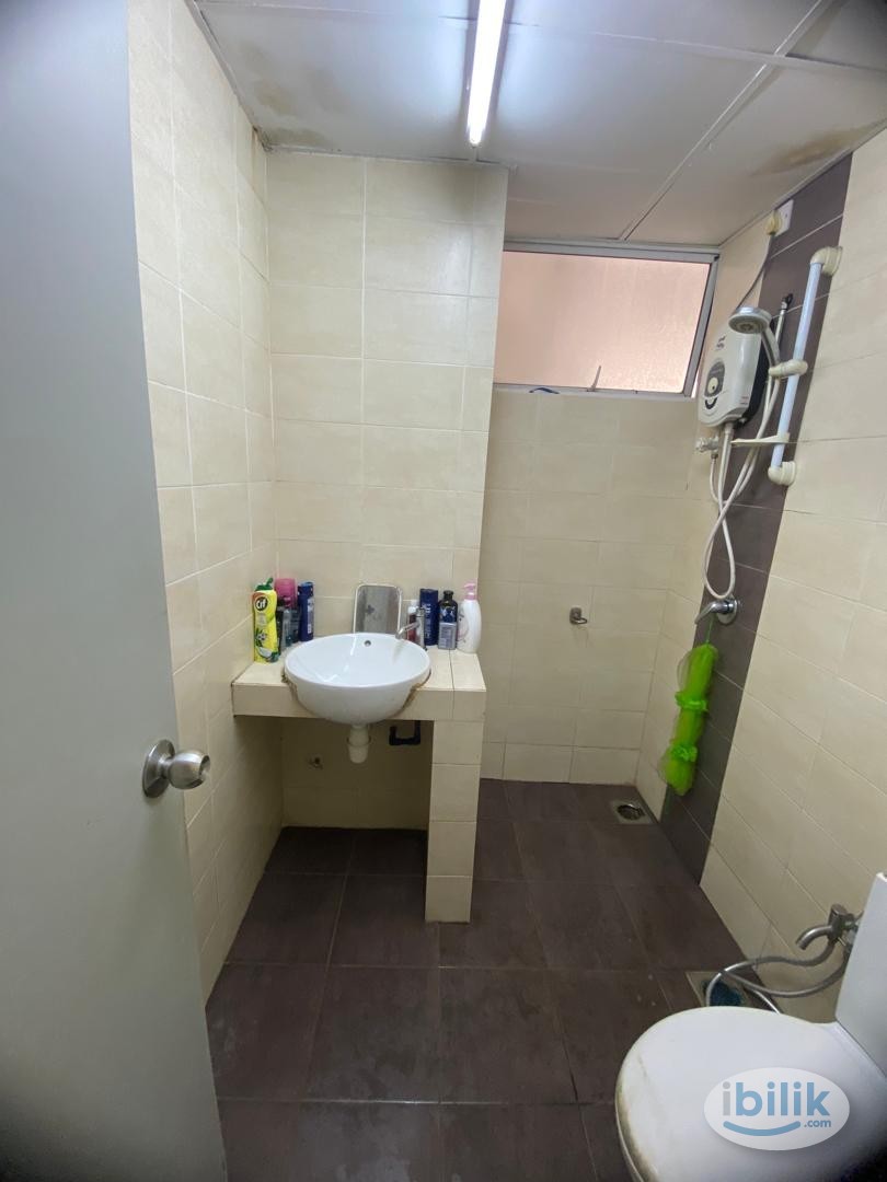Master Room at Cova Suites, Kota Damansara - Image 4