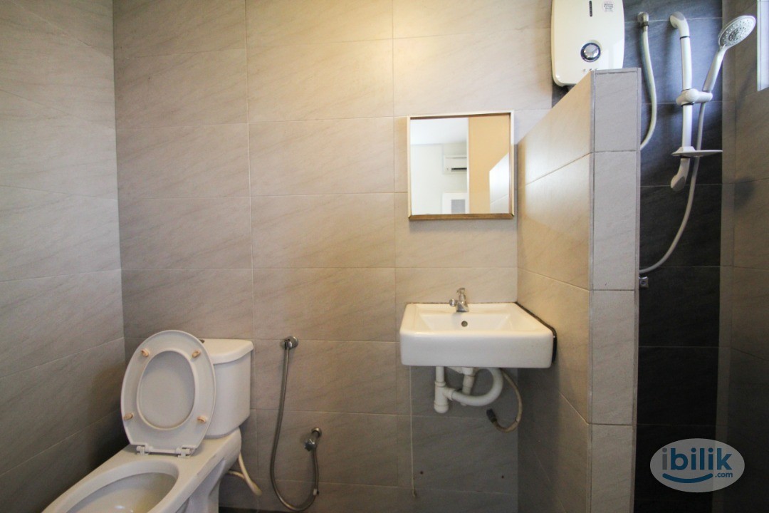 Master Room with Private Bathroom, Window & AC @ Palm Spring, Kota Damansara near to MRT Surian, IOI Damansara, Sunway N - Image 3