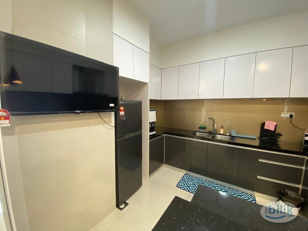 Female Middle Room, The Azure Residences, Sapphire Paradigm (Chinese) - Image 1