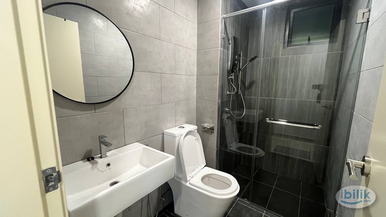 Middle Room at Meta Residences Putra Permai, Seri Kembangan - Image 4