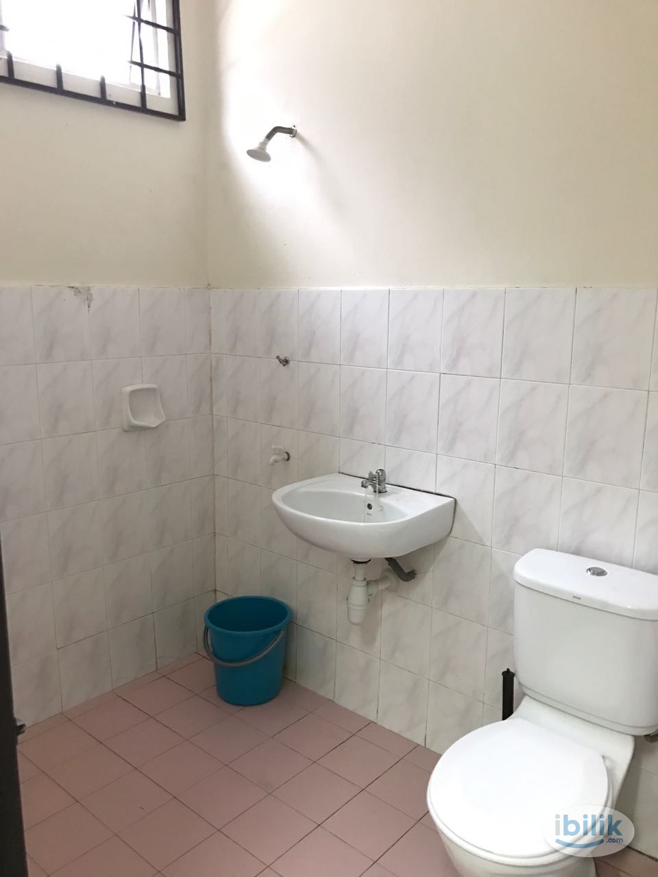 Middle Room at Taman impian Senai, Johor Bahru - Image 4