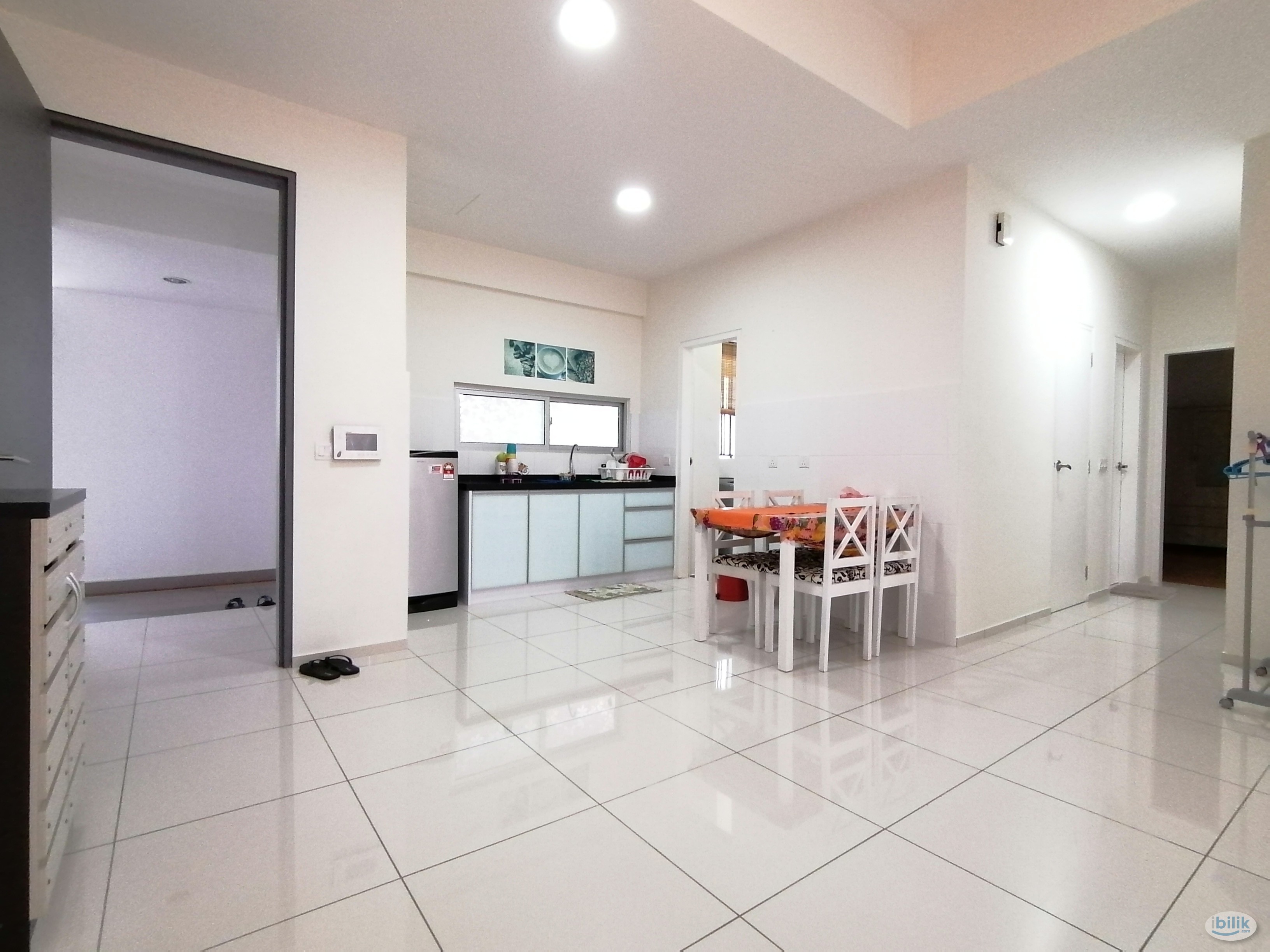 *Female Only* Master Room with Nice Lake View - Image 5