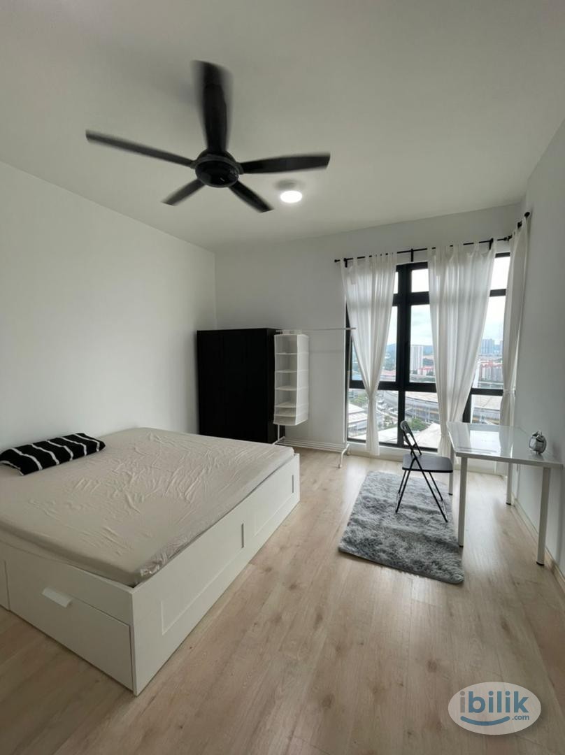 NON PARTITION, FREE WIFI+UTILITIES, Master Room at Parkhill Residence, Bukit Jalil - Image 1