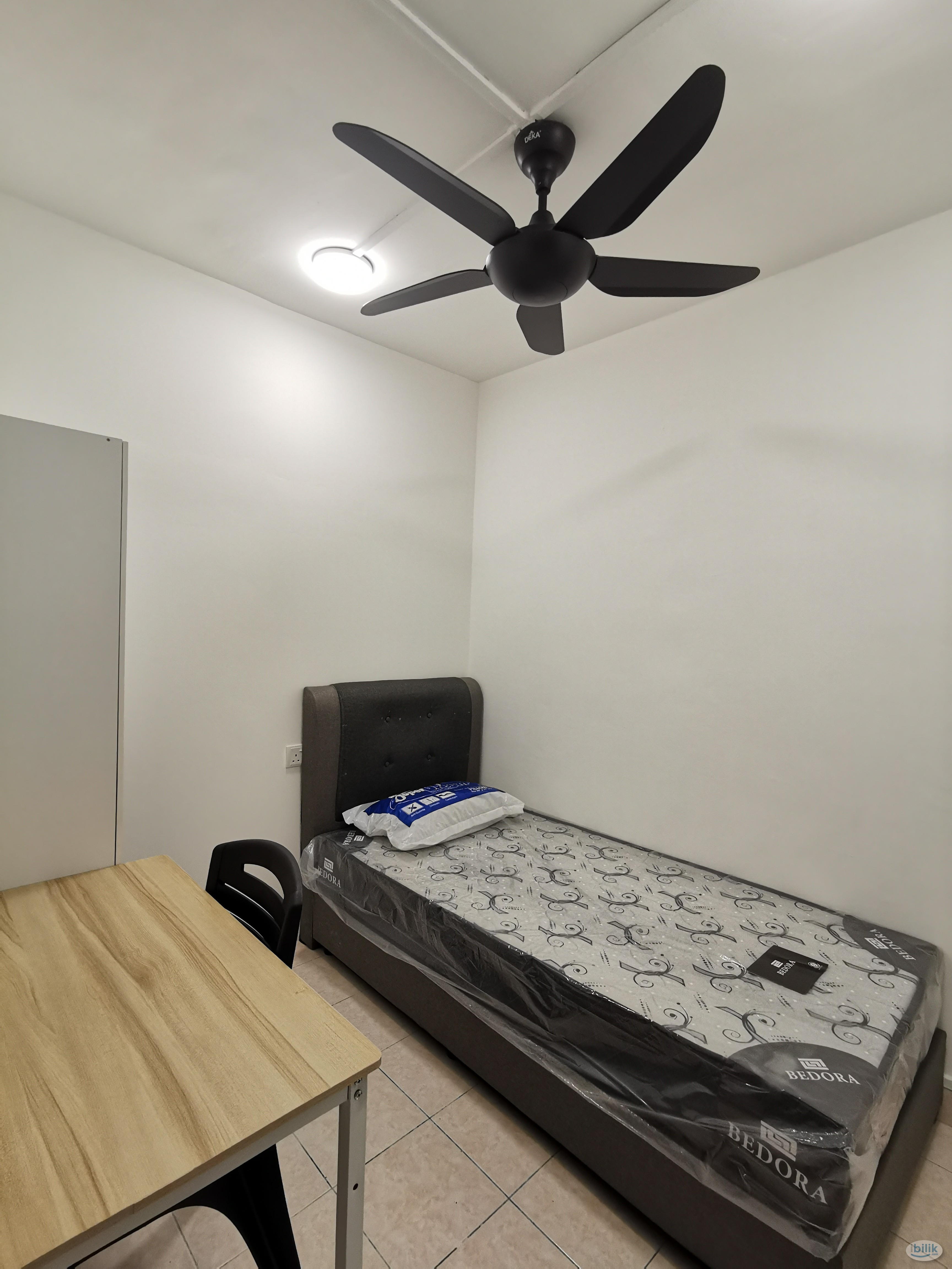 Only 8 minutes walking distance to MRT Surian Single Room at Palm Spring, Kota Damansara - Image 1
