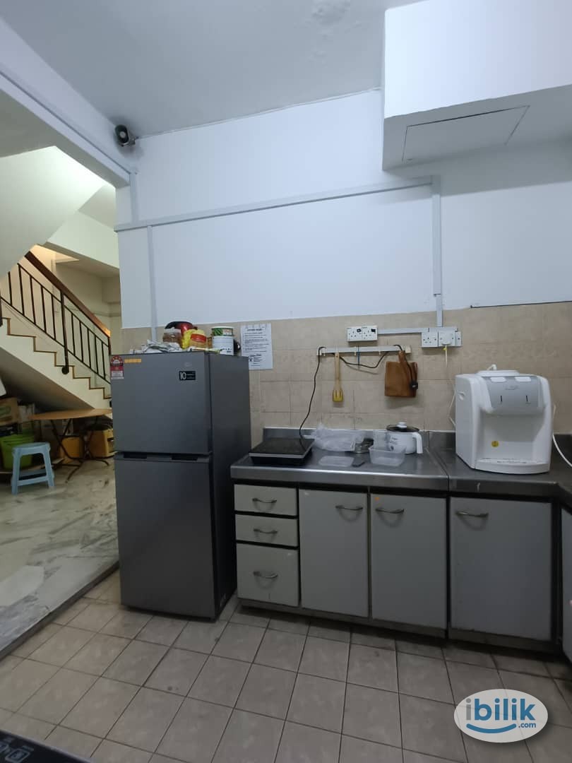 Middle Room with Aircond  JALAN TEMPUA 2, Puchong - Image 2