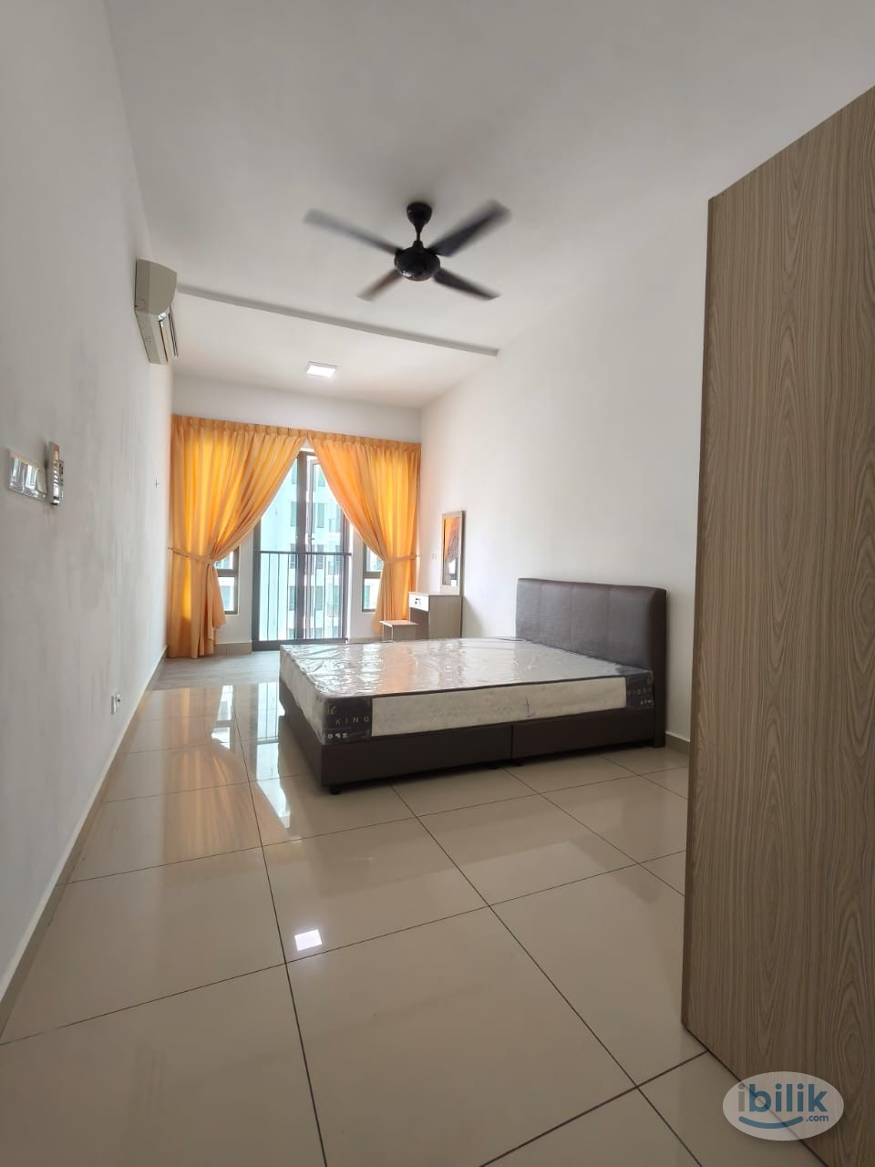 Large and Cozy Master Room at Tree Sparina, Bayan Lepas - Image 1