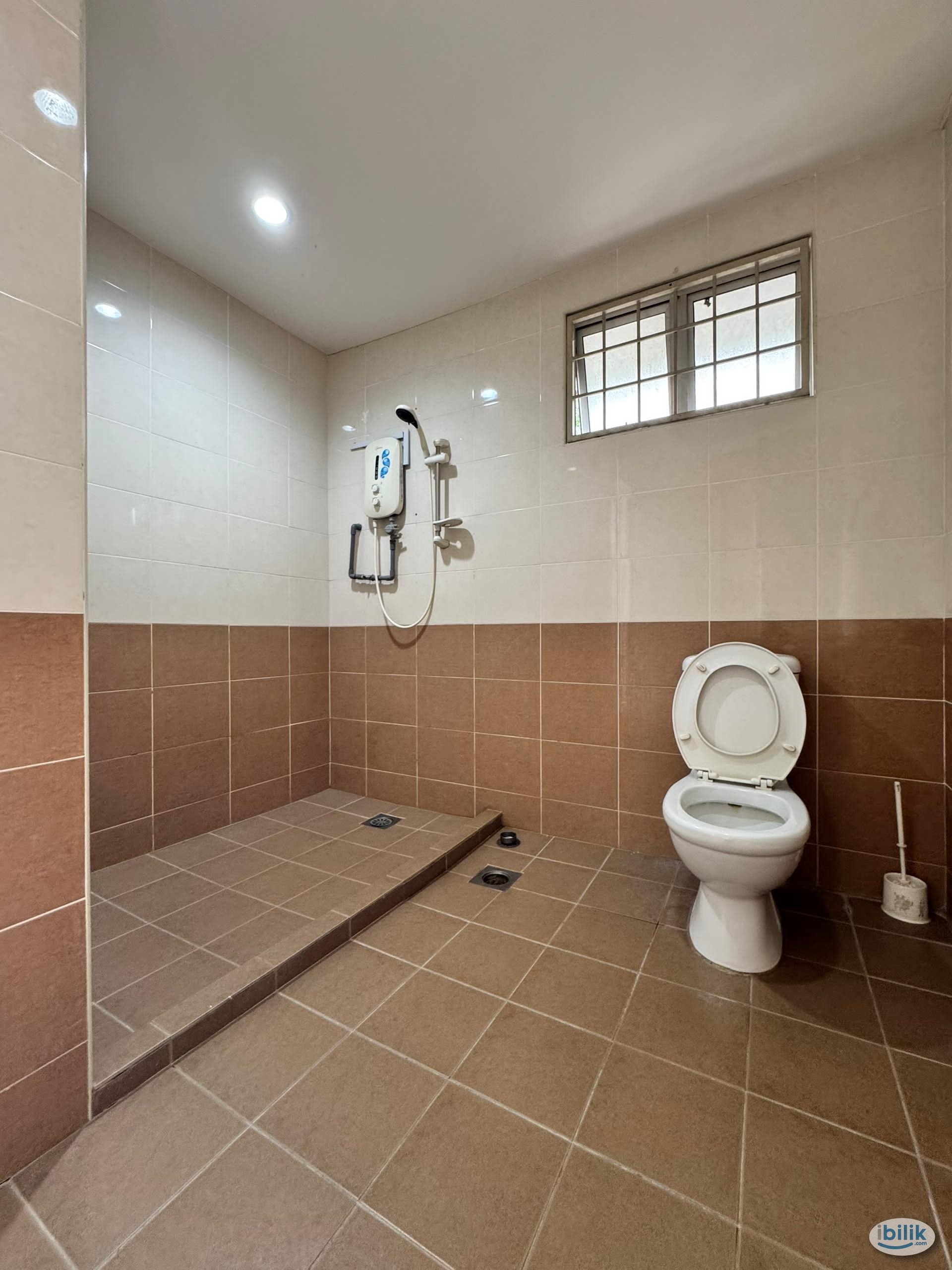 Middle Room with Aircond BANDAR PUTERI 12/19 Puchong - Image 1